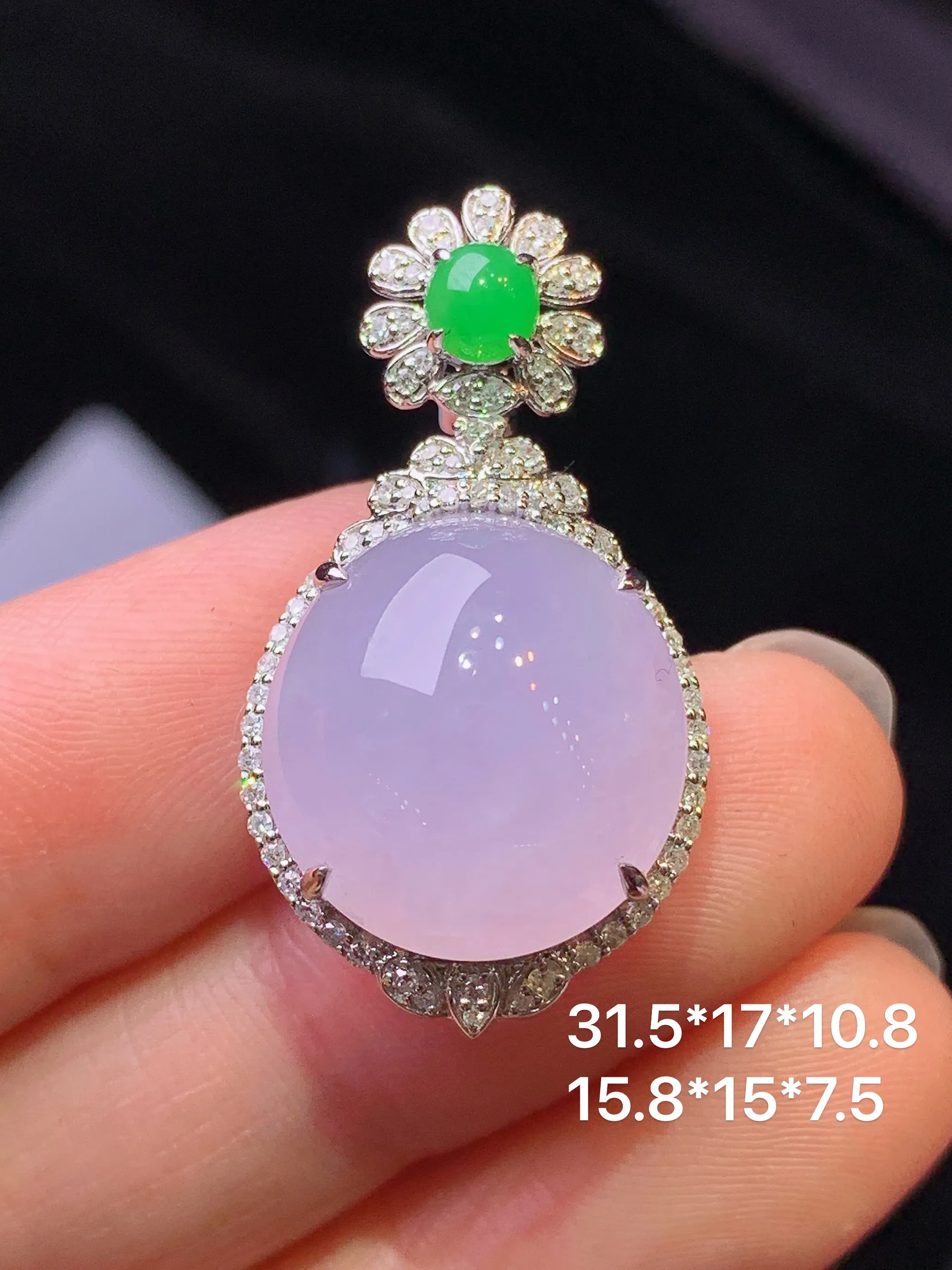 18k金钻镶嵌紫罗兰蛋面吊坠 玉质细腻 色泽艳丽清新 整体尺寸31.5*17*10.8