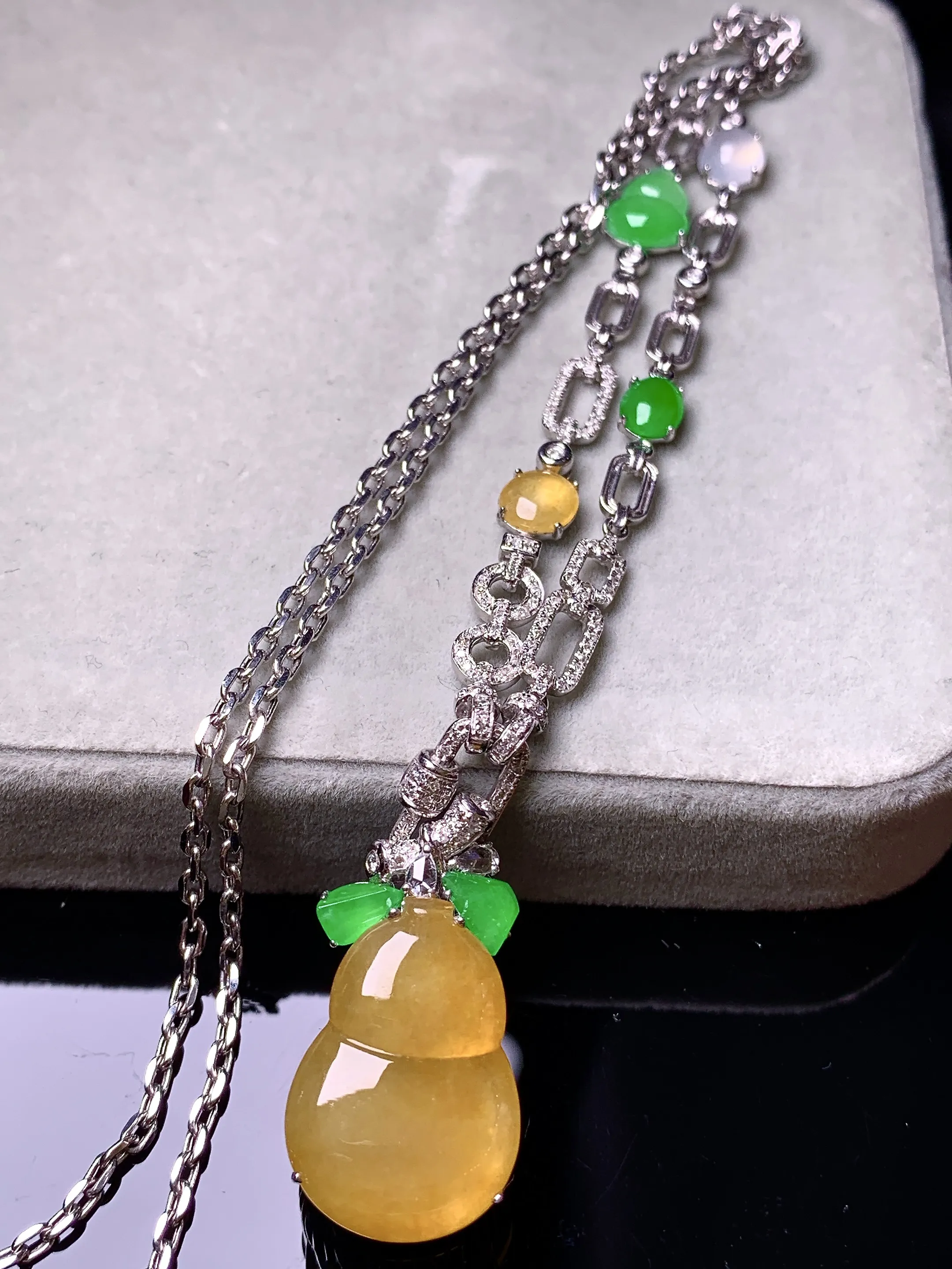 18k金钻镶嵌可分拆黄翡葫芦多用项链吊坠 玉质细腻 色泽艳丽清新 整体尺寸26.8*13.8*10.