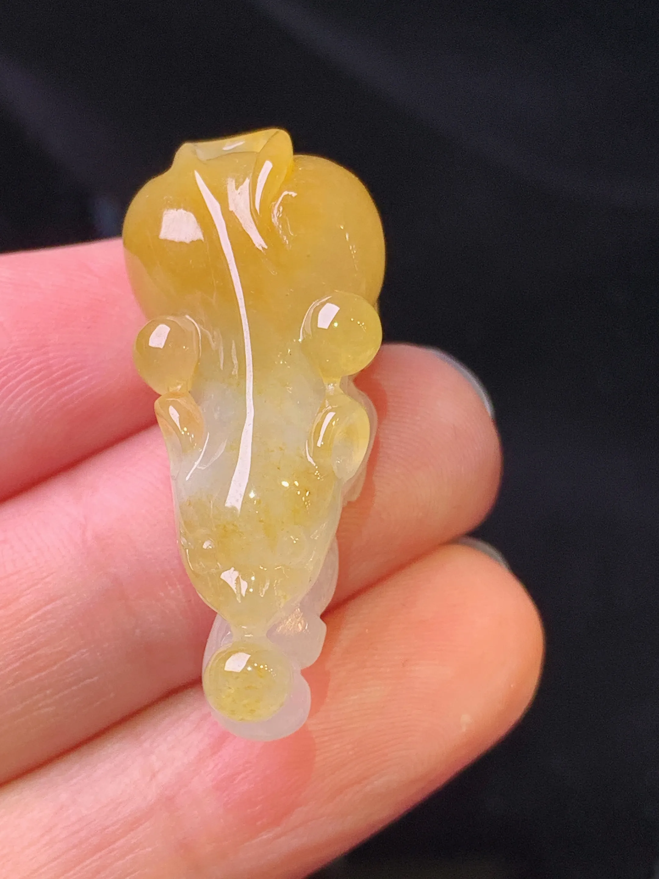 黄翡貔貅吊坠 玉质细腻 色泽艳丽清新 整体尺寸34*14.3*12.5