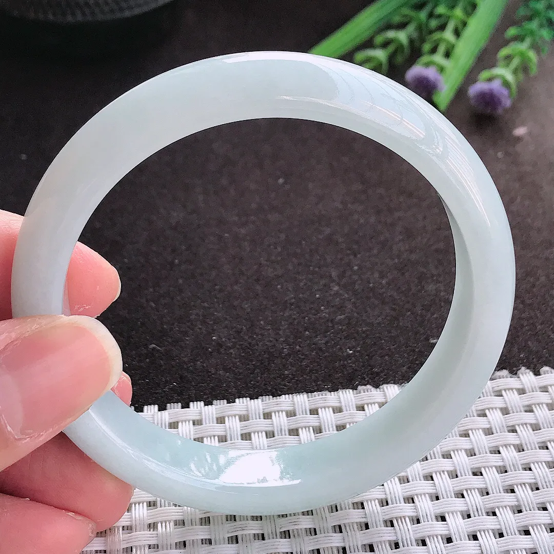 实拍翡翠A货59/12.3/7.8老坑秀气冰润月光白手镯宽边翡翠玉镯女款百搭