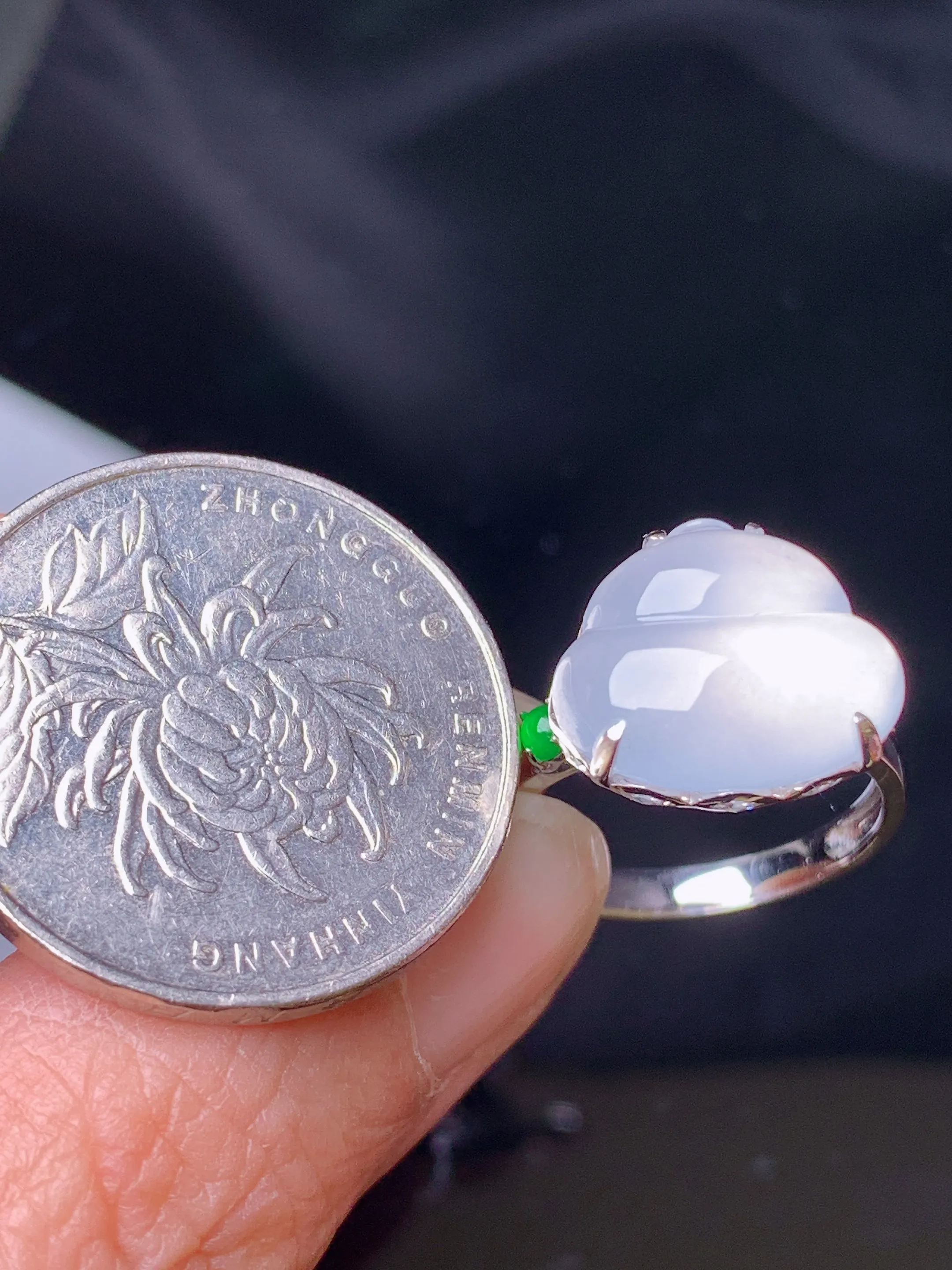 18k金镶嵌冰种葫芦戒指 玉质细腻 色泽艳丽清新 圈口14 裸石尺寸12.2*14.2*5