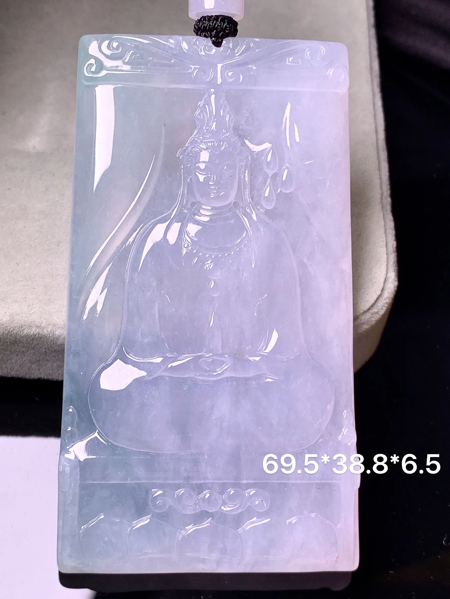 冰种飘绿观音吊坠 玉质细腻 色泽艳丽清新 整体尺寸69.5*38.8*6.5