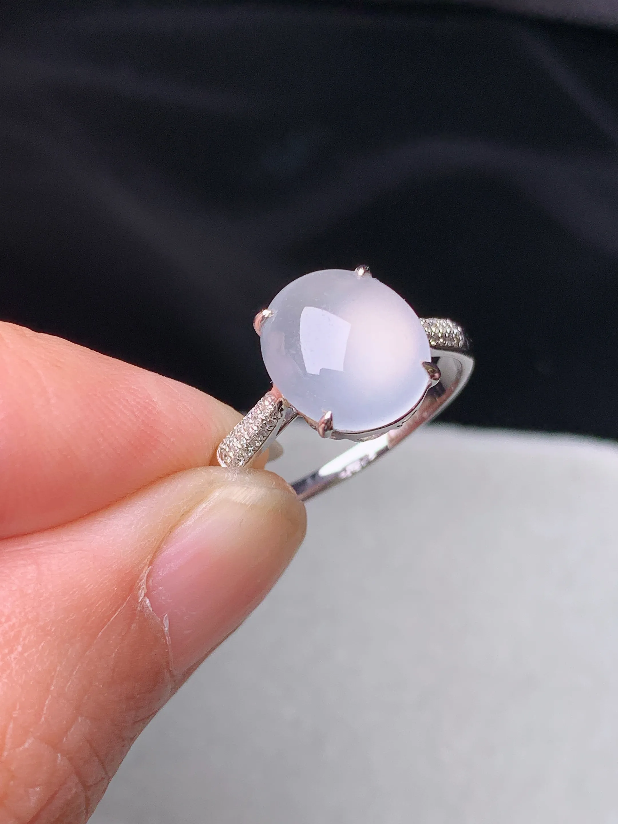 18k金钻镶嵌冰种蛋面戒指 玉质细腻 色泽艳丽清新 圈口13.5 裸石尺寸10.6*9.3*4.3