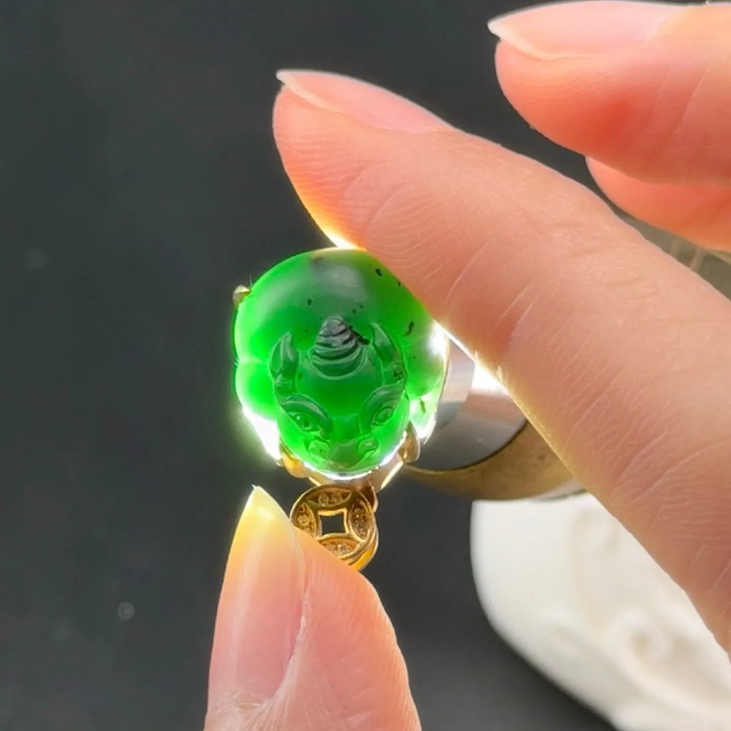 精品18k墨翠貔貅 种好色正 黑度极好 打灯通透 油性十足 尺寸20.1