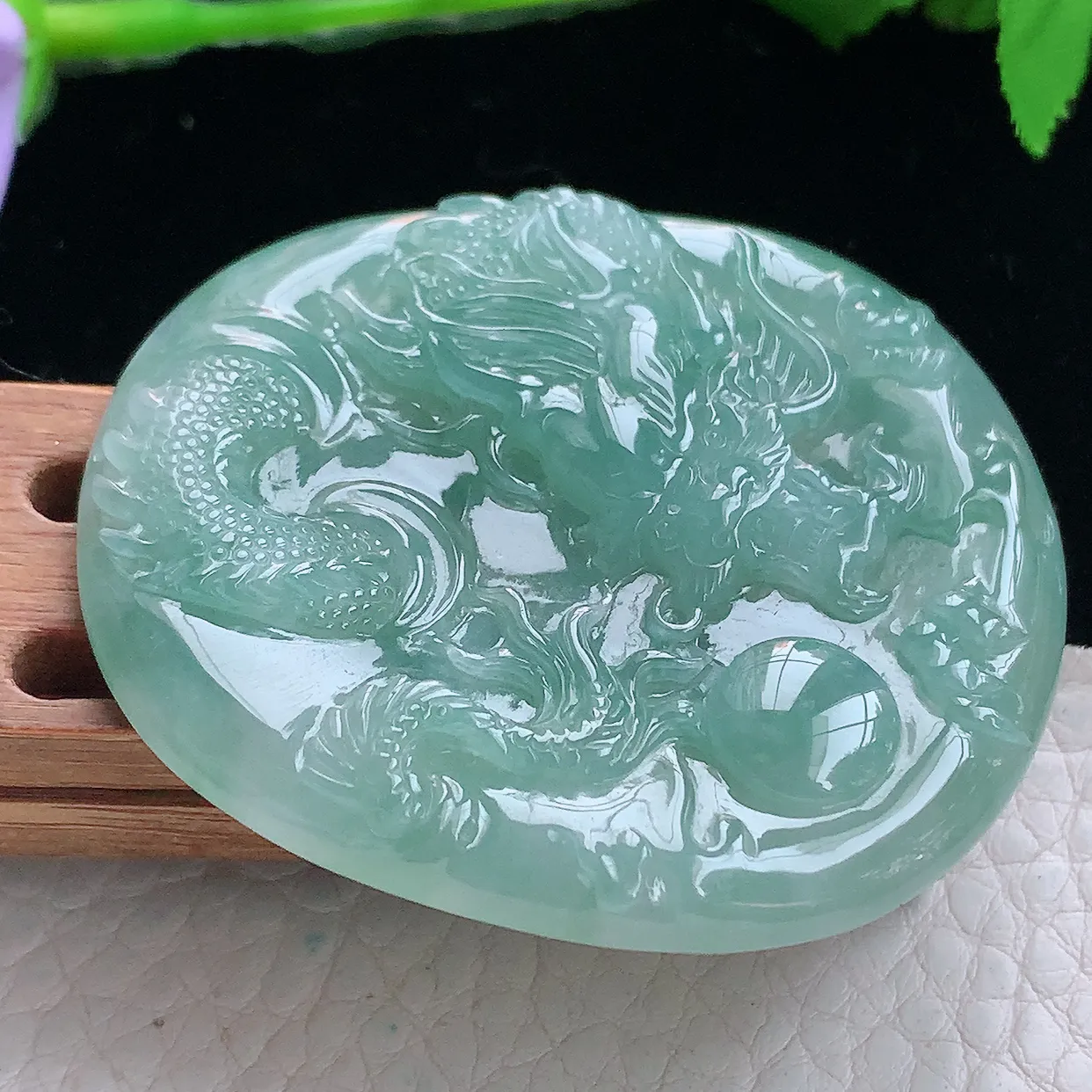 kh实拍51.2*44.5*5.5缅甸翡翠精雕满色晴水霸气龙牌 龙行天下玉吊坠 玉挂件