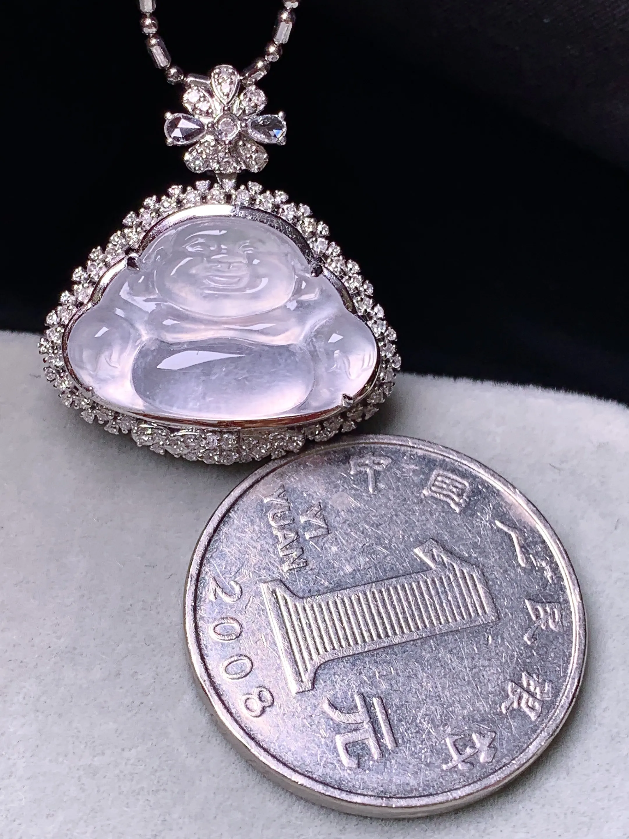 18k金钻镶嵌冰种佛公吊坠 玉质细腻 色泽艳丽清新 整体尺寸25*23*9