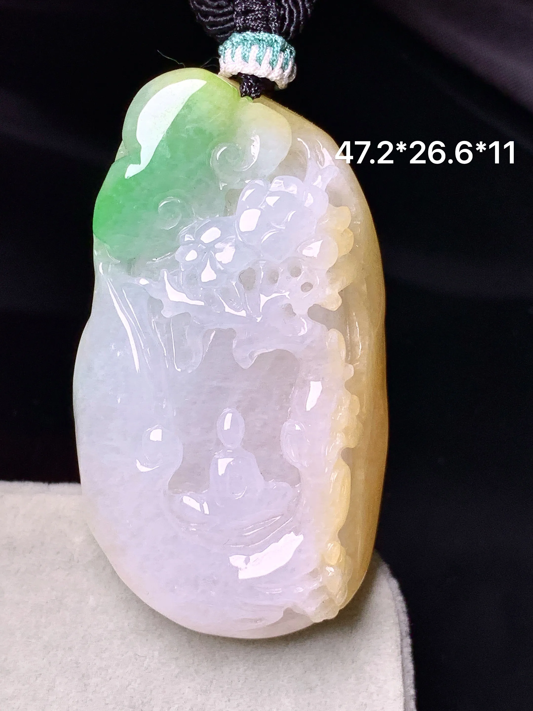 飘黄绿悟道吊坠 玉质细腻 色泽艳丽清新 整体尺寸47.2*26.6*11