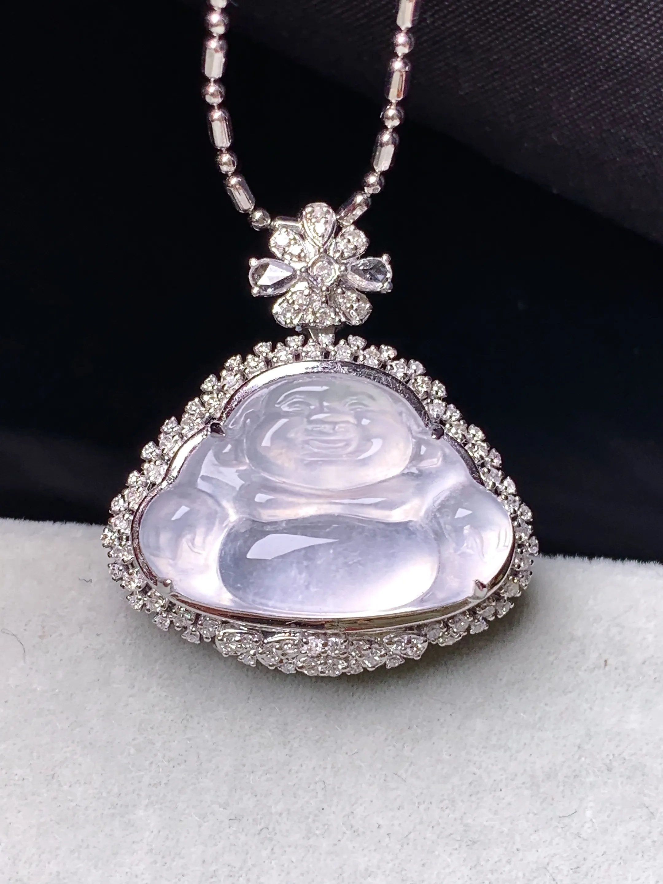 18k金钻镶嵌冰种佛公吊坠 玉质细腻 色泽艳丽清新 整体尺寸25*23*9