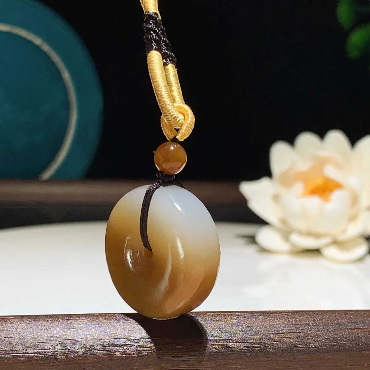 新疆和田玉且末糖平安扣挂件 尺寸24/9重14克 玉质细腻油润 底色纯净 脂粉好，品质好。lt260114