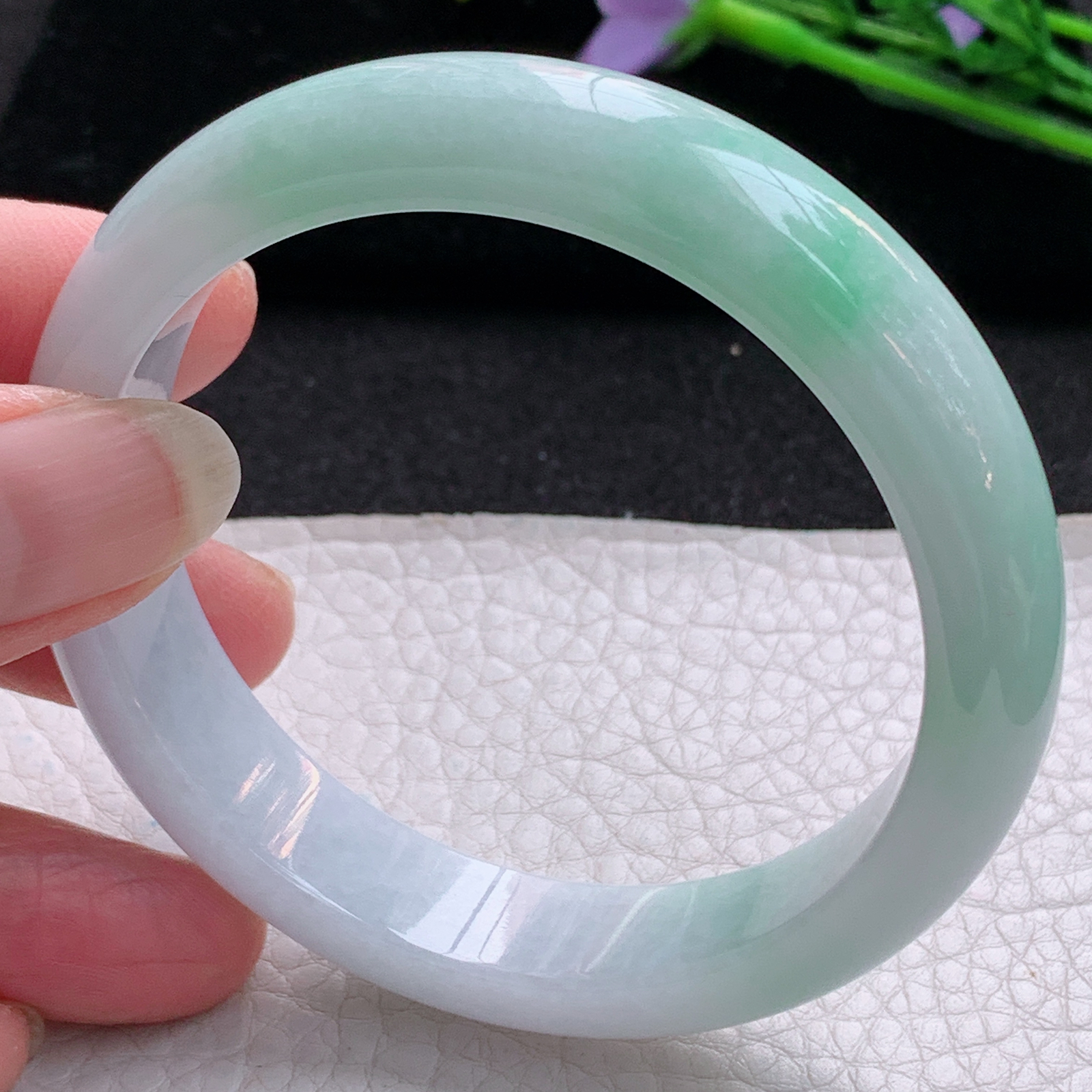 ee实拍56.5*13*7.8平安镯 天然缅甸翡翠飘绿玉手镯双彩宽边玉手环