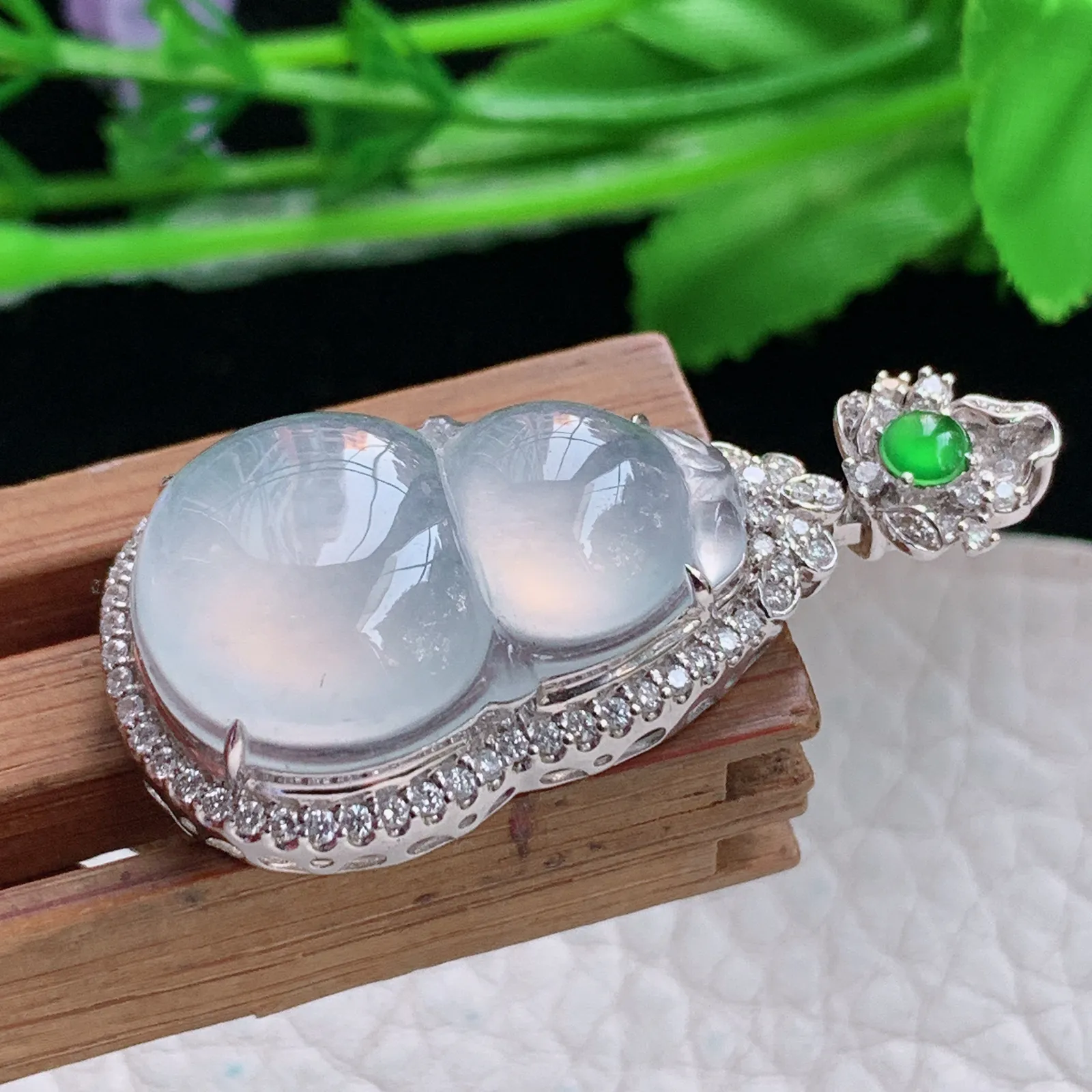 axm实拍38.8*19.3*10缅甸翡翠精雕冰起光饱满葫芦 玉葫芦玉吊坠