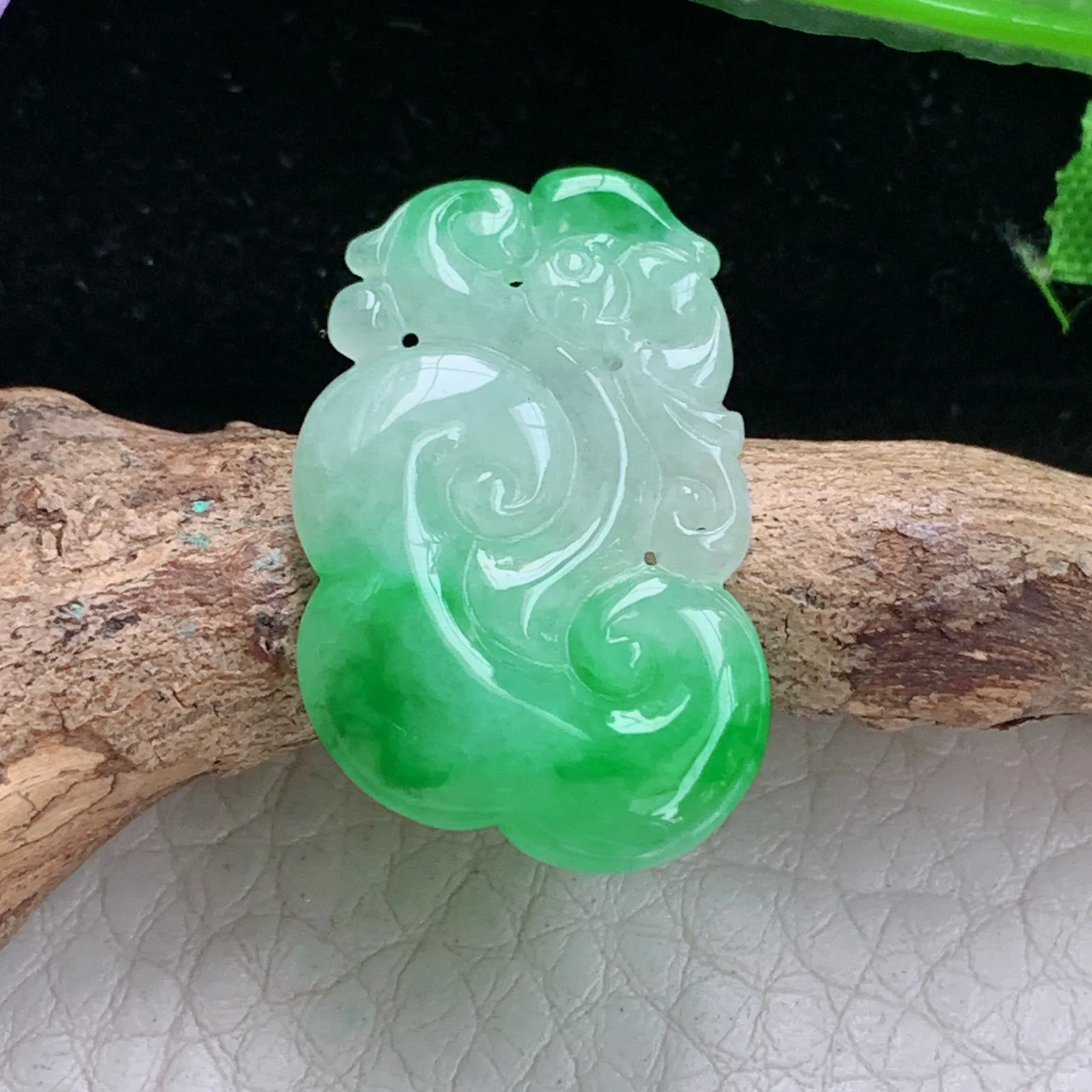 zen实拍28.6*17.8*3.5天然缅甸翡翠白底青瑞云如意玉吊坠 玉挂件