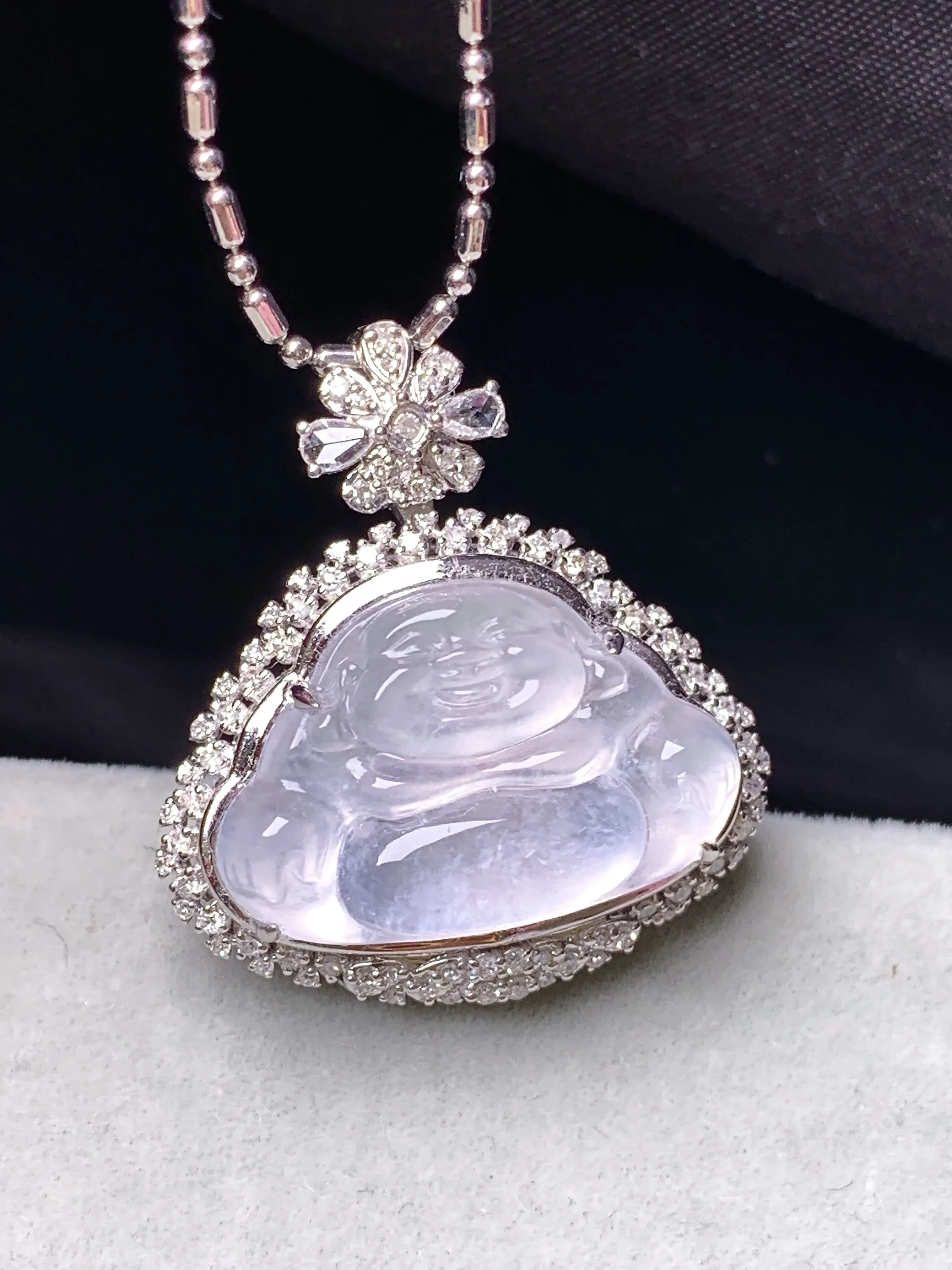 18k金钻镶嵌冰种佛公吊坠 玉质细腻 色泽艳丽清新 整体尺寸25*23*9