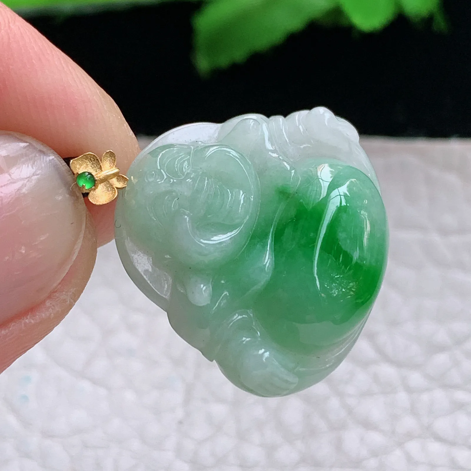 axm实拍27*24.8*7缅甸翡翠精雕辣绿饱满佛公 开心佛玉吊坠