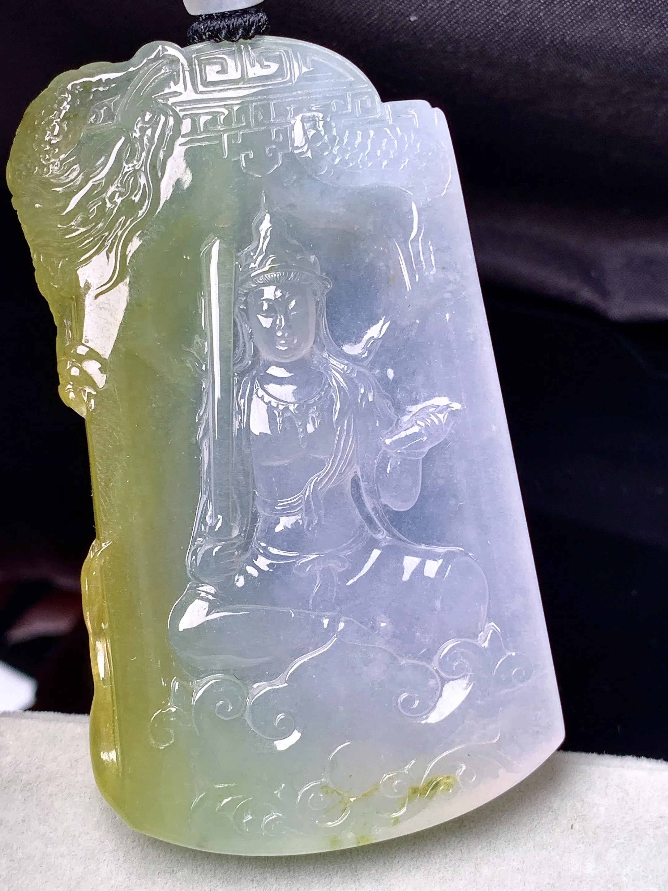 飘黄翡乘龙观音吊坠 玉质细腻 色泽艳丽清新 整体尺寸64.5*36.7*5.6