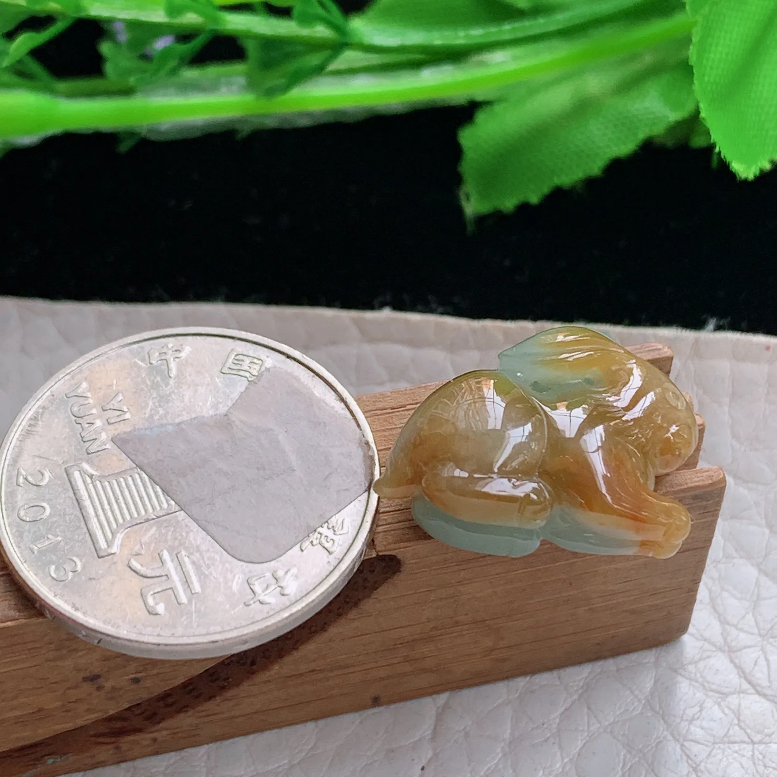 axm实拍17.6*21.6*8缅甸翡翠精雕双彩立体兔子 生肖兔玉吊坠