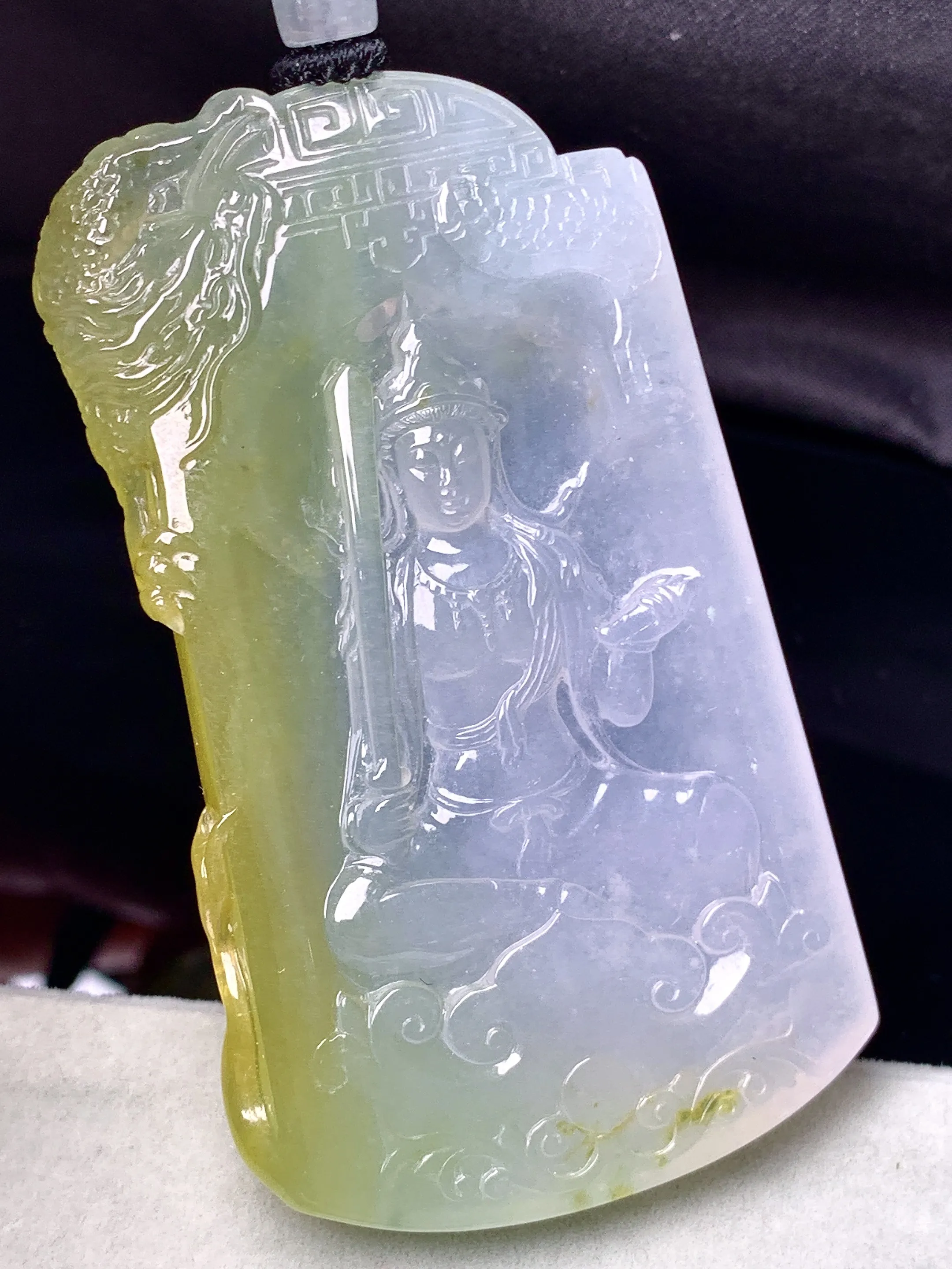 飘黄翡乘龙观音吊坠 玉质细腻 色泽艳丽清新 整体尺寸64.5*36.7*5.6