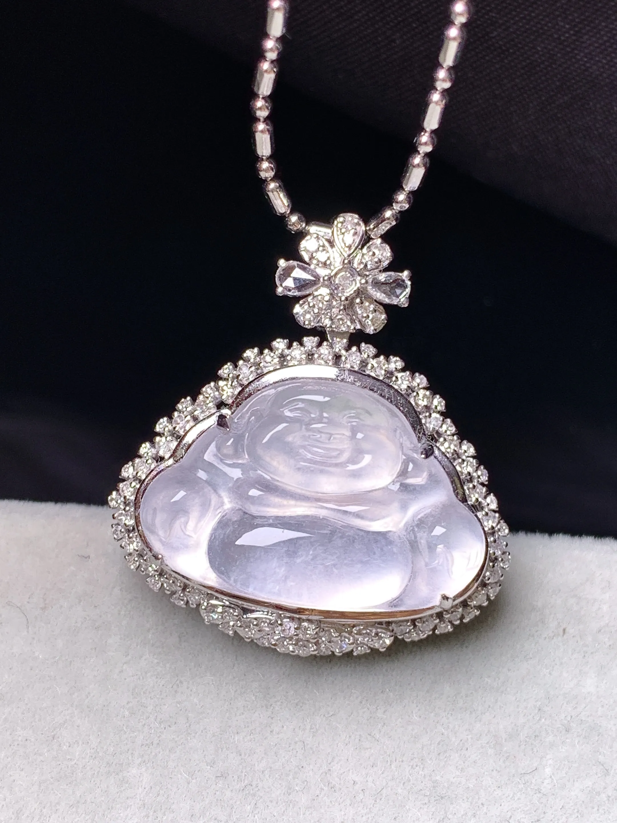 18k金钻镶嵌冰种佛公吊坠 玉质细腻 色泽艳丽清新 整体尺寸25*23*9