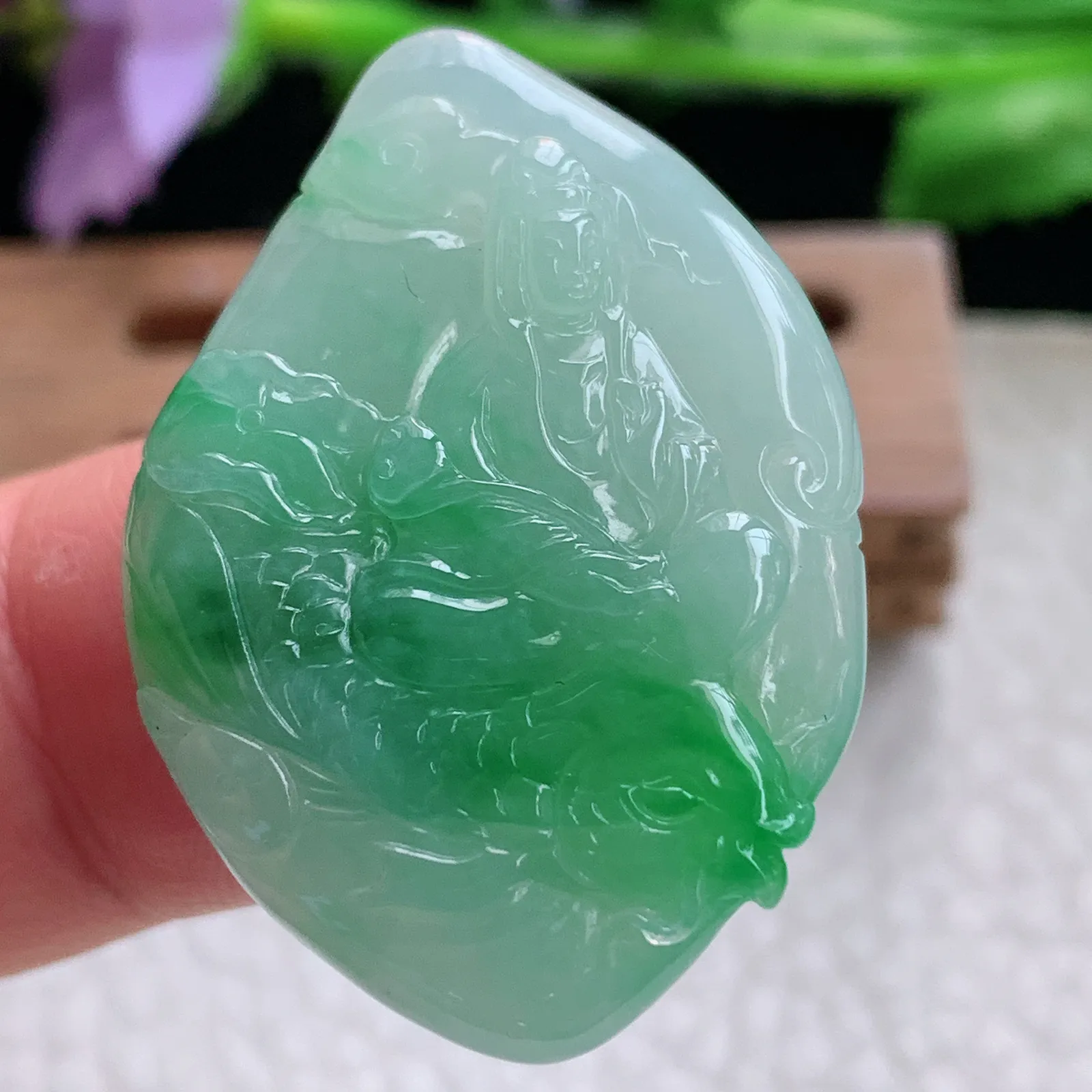 axm实拍36.2*25.5*5.3缅甸翡翠精雕飘绿御龙观音 玉观音玉吊坠