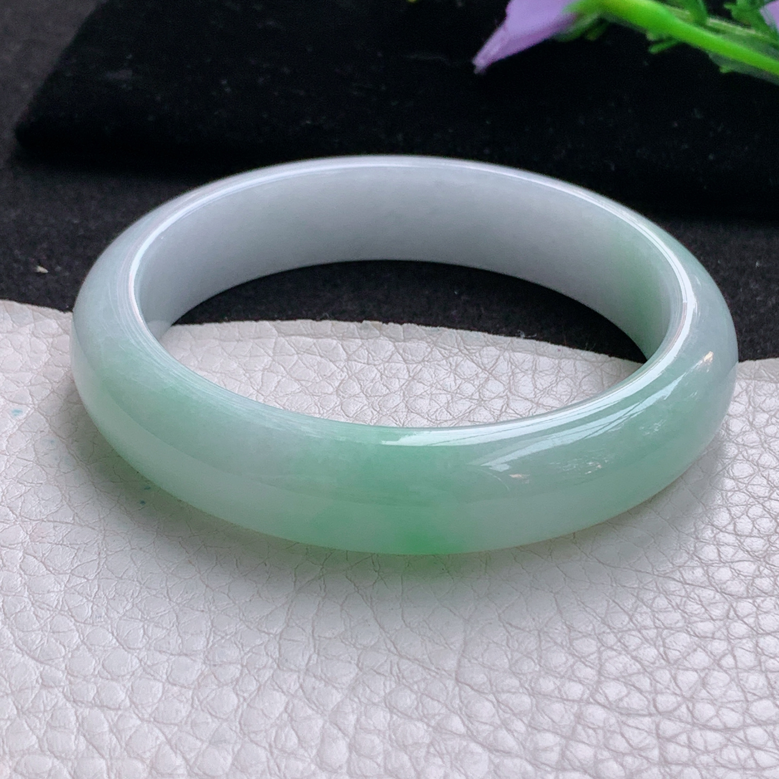 ee实拍56.5*13*7.8平安镯 天然缅甸翡翠飘绿玉手镯双彩宽边玉手环