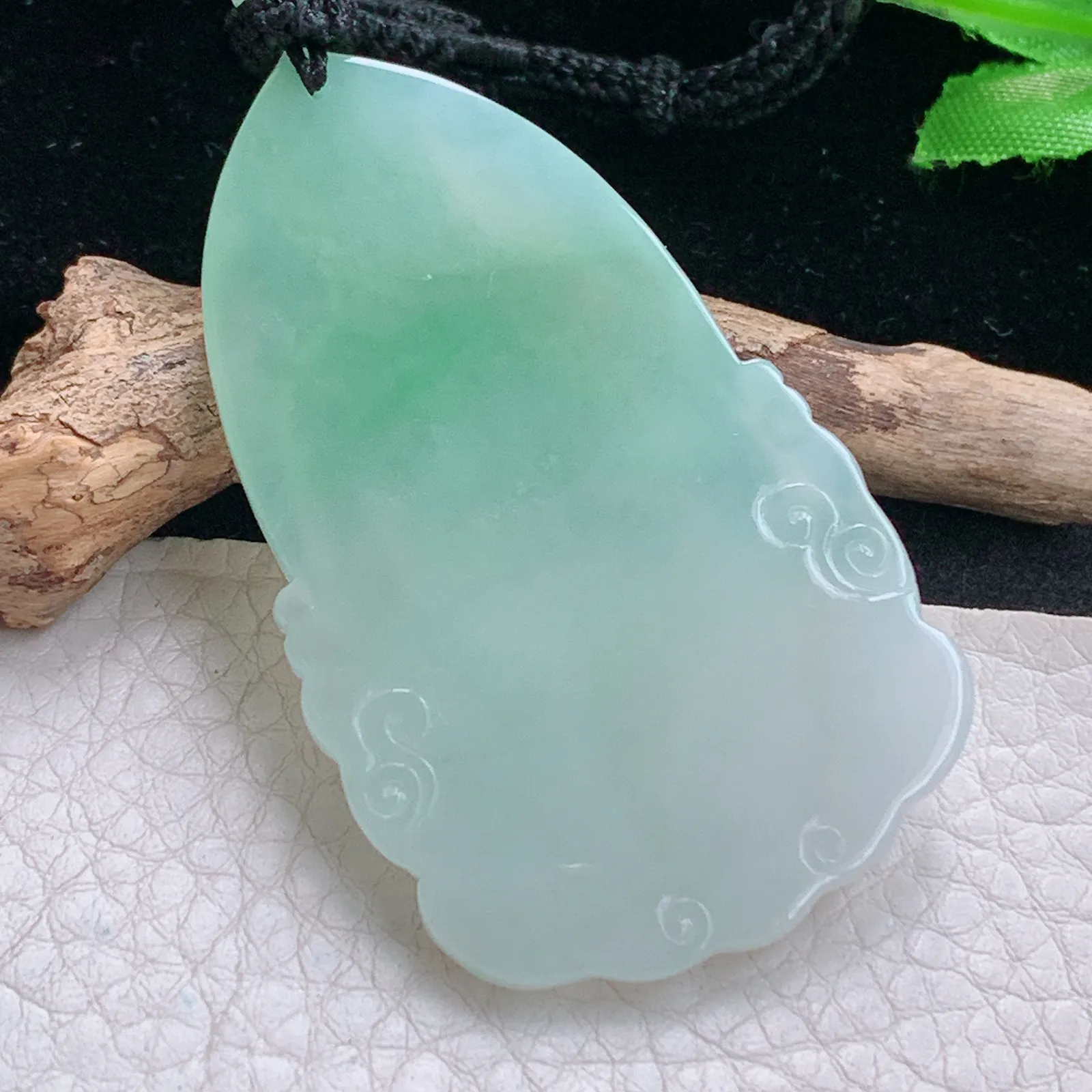 yl实拍60*36.7*5.6缅甸翡翠精雕胶感飘绿玉观音 赐福观音玉吊坠 玉挂件