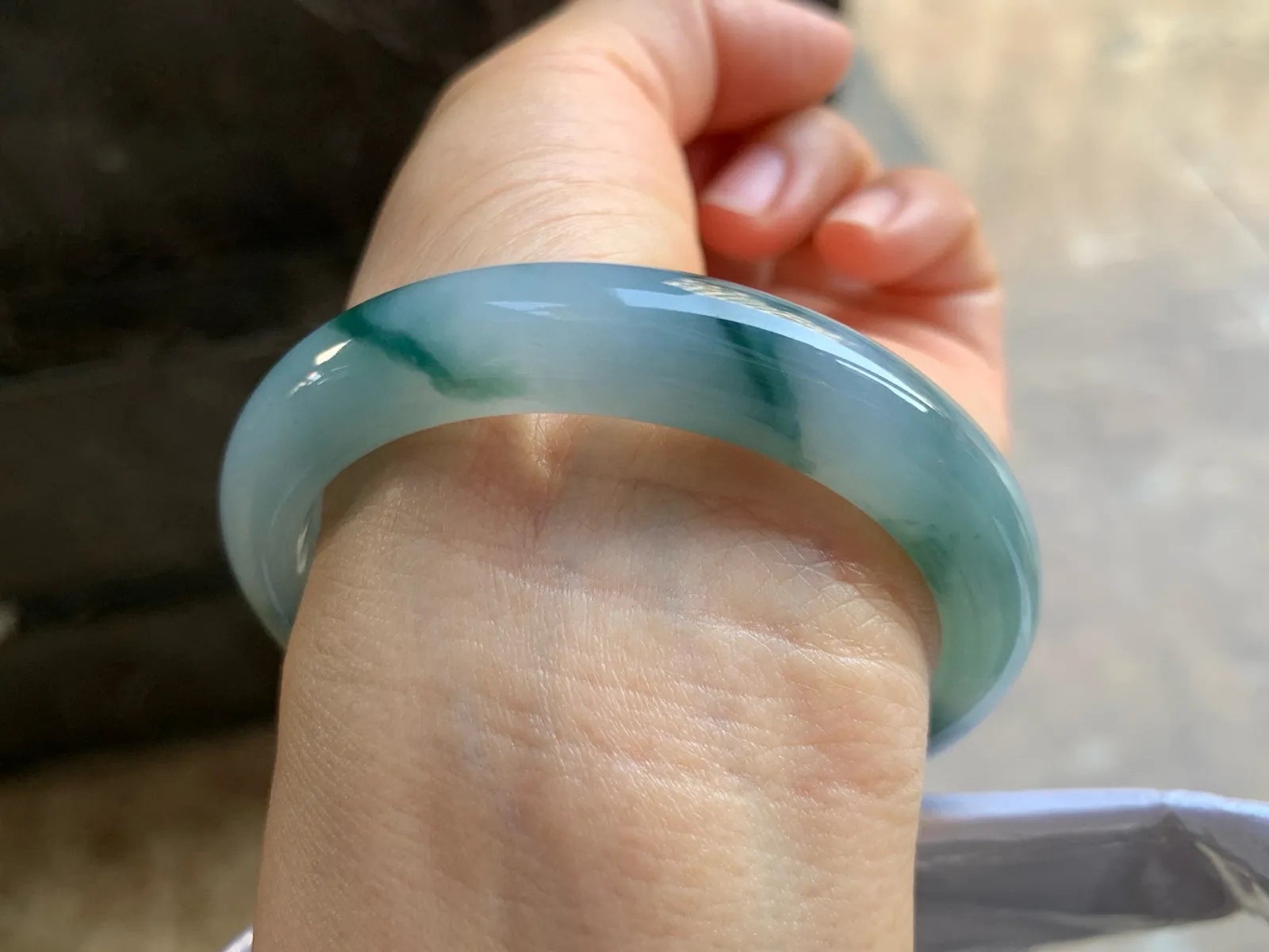 54.5-11-8mm
糯冰飘花手镯 底子细腻 颜色浓郁 性价比推荐