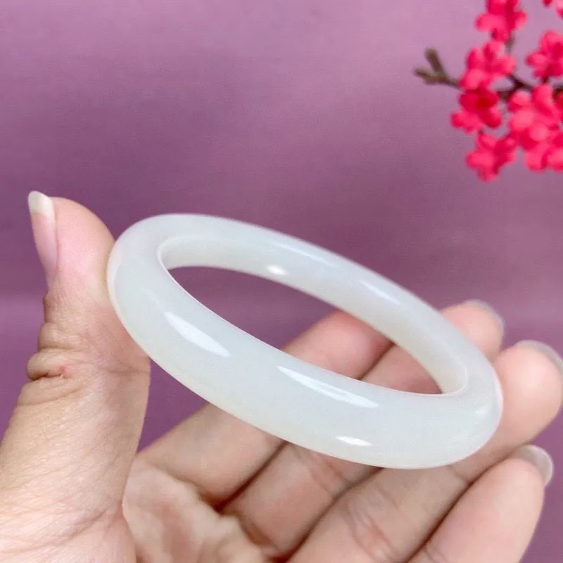 羊脂白玉！圈口58宽11.8高冰，无结构精品，和田玉老坑白玉手镯，野牛沟钢板老坑料，玉质特细腻油润，