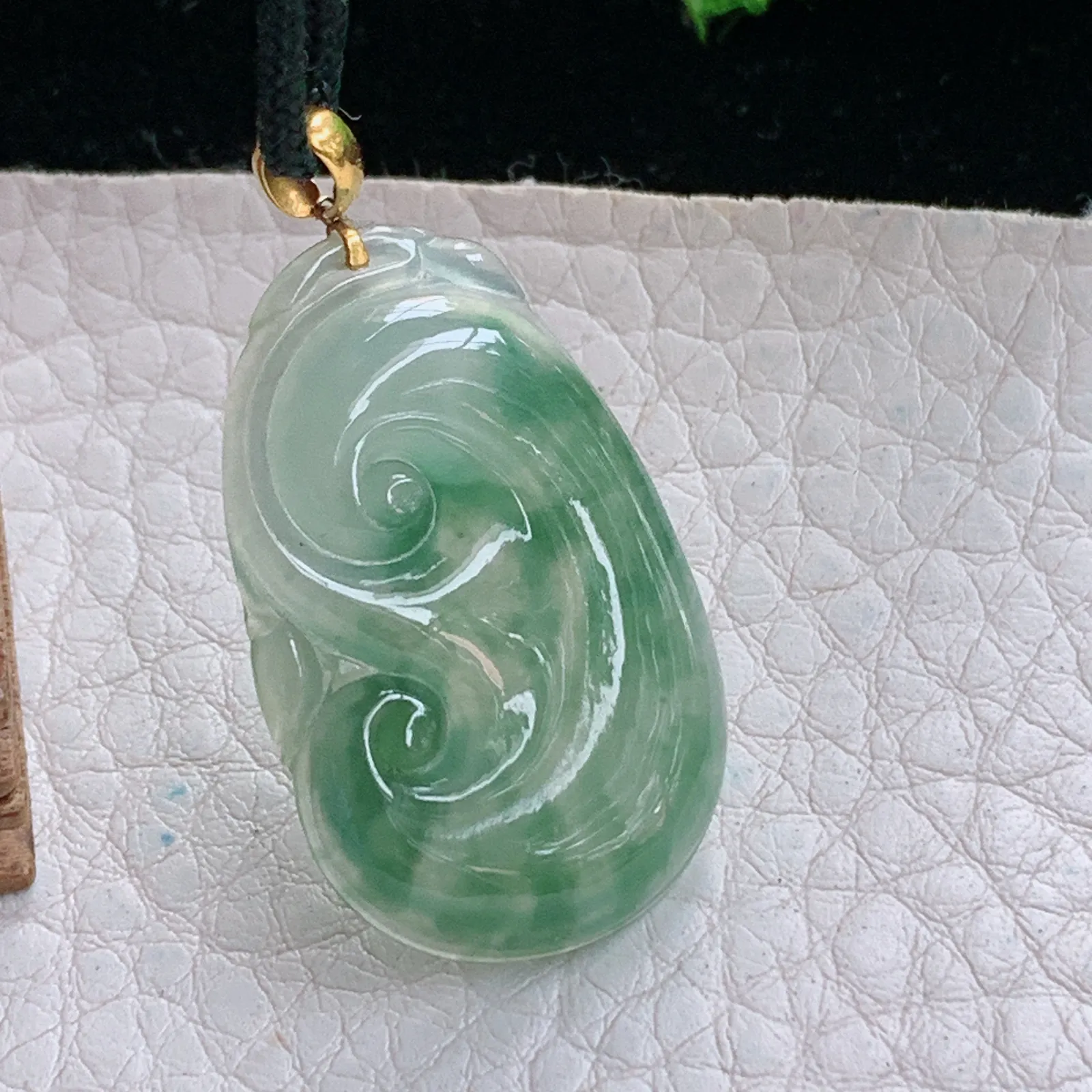 axm实拍30.8*19.6*3.8缅甸翡翠精雕冰飘花如意 事事如意玉吊坠