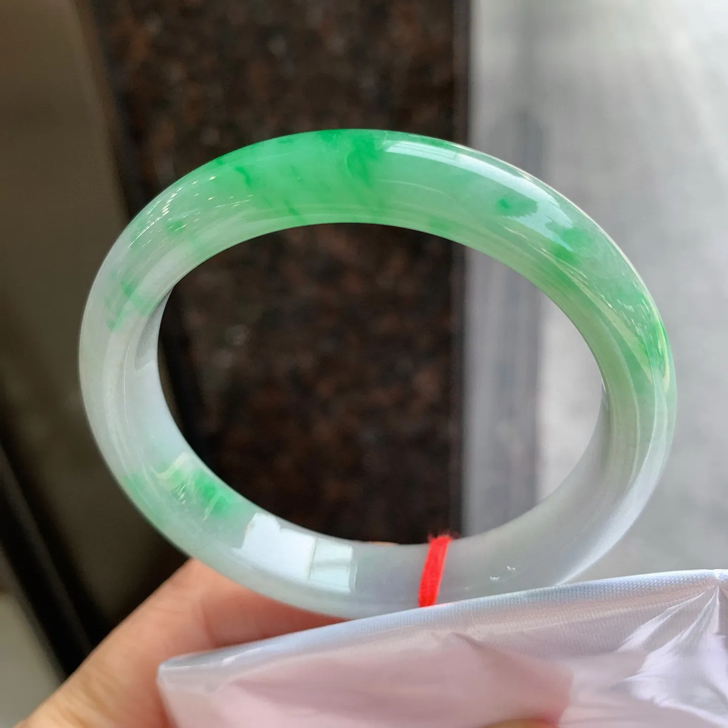 正圈飘绿 完美无瑕 尺寸：55.5/10.6/7.3 细腻