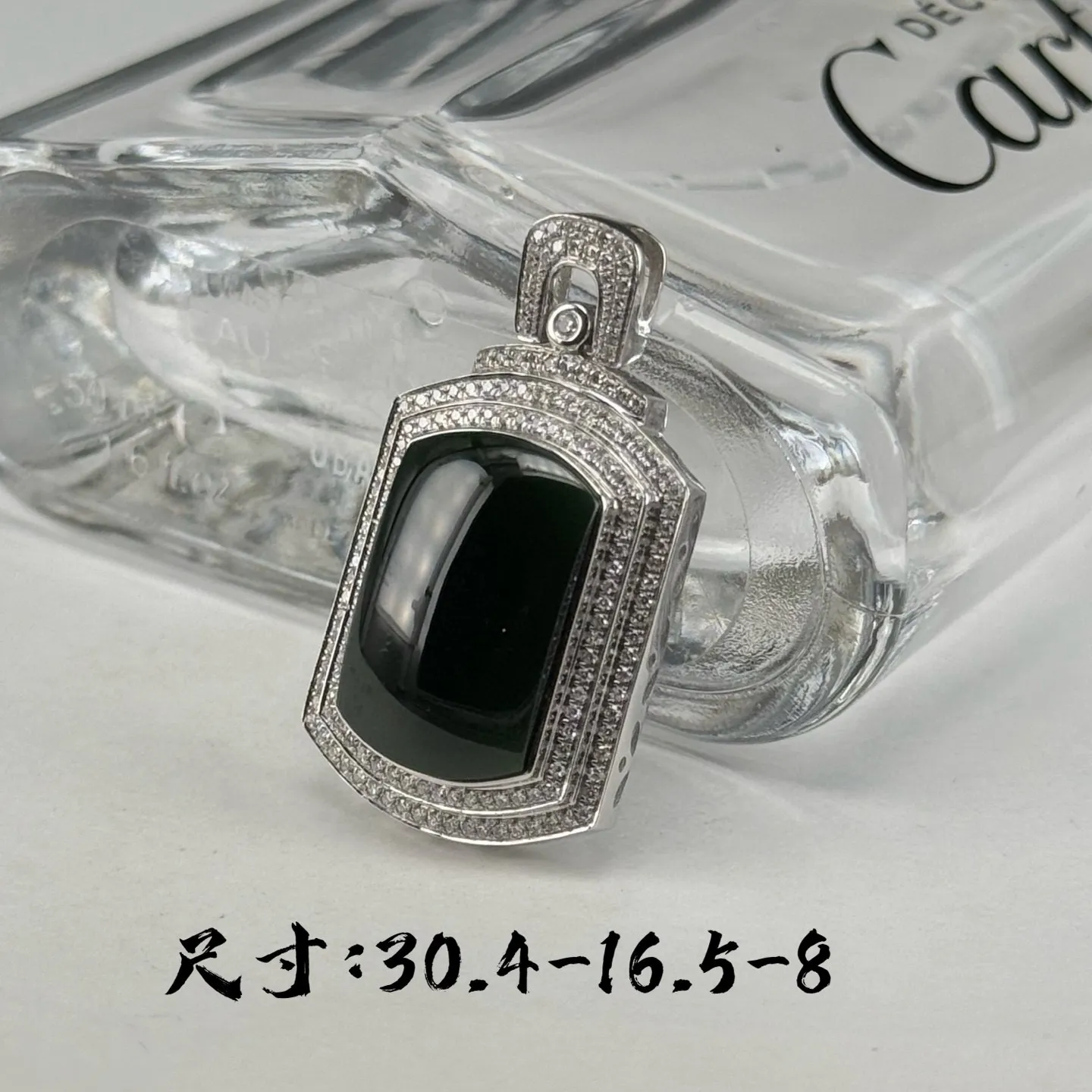 精品18k墨翠马鞍吊坠 种好色正 黑度极好 打灯通透 油性十足 尺寸30.4