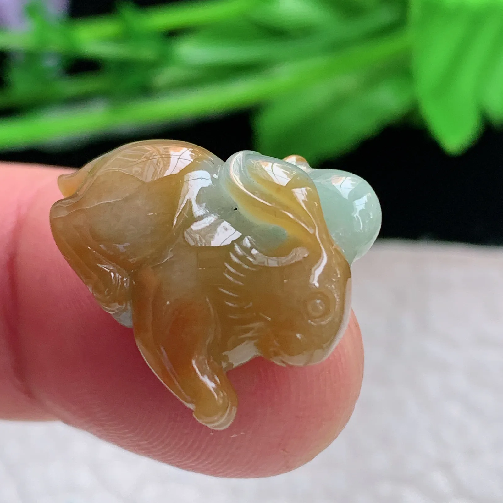 axm实拍17.6*21.6*8缅甸翡翠精雕双彩立体兔子 生肖兔玉吊坠