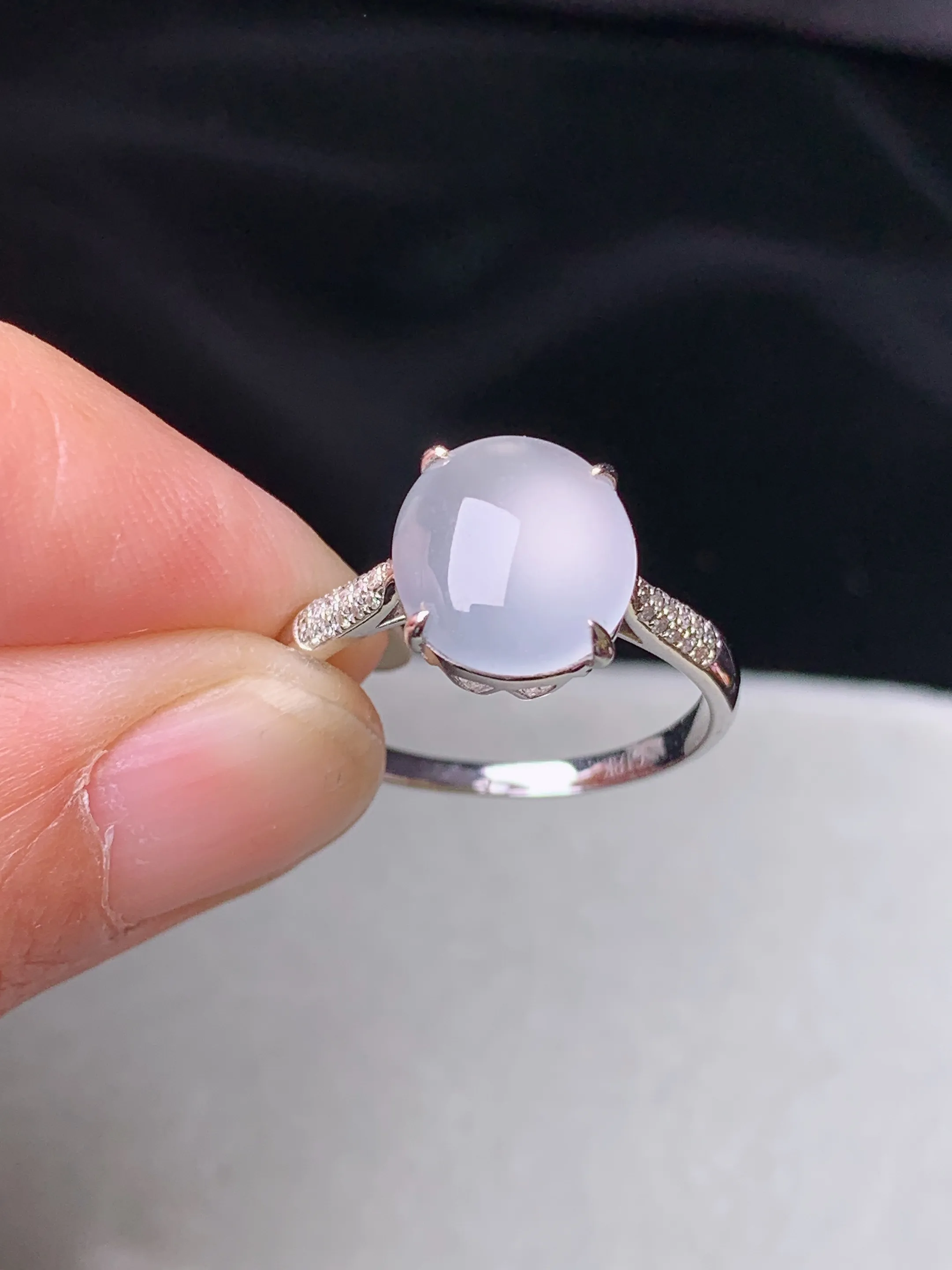 18k金钻镶嵌冰种蛋面戒指 玉质细腻 色泽艳丽清新 圈口13.5 裸石尺寸10.6*9.3*4.3