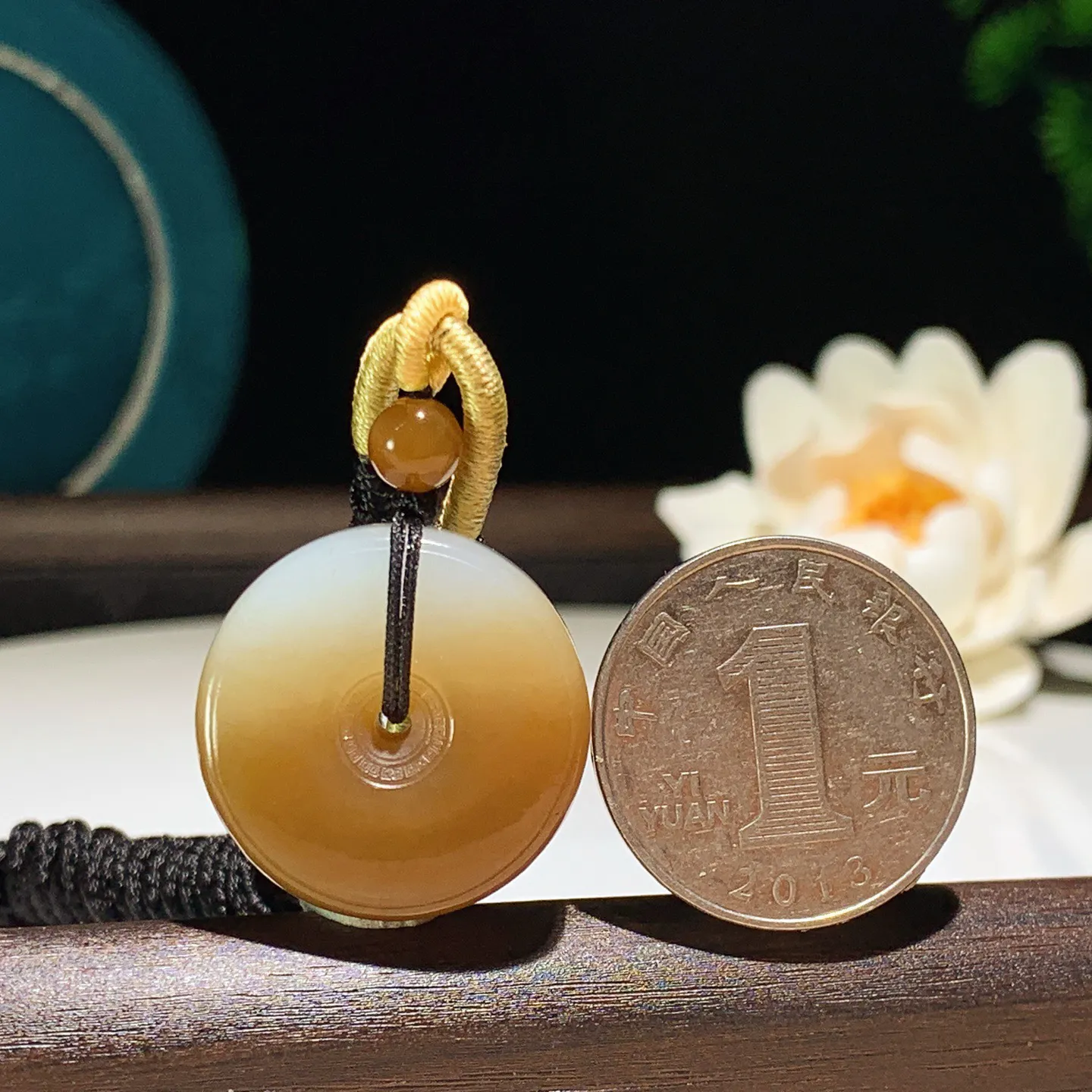 新疆和田玉且末糖平安扣挂件 尺寸24/9重14克 玉质细腻油润 底色纯净 脂粉好，品质好。lt260114