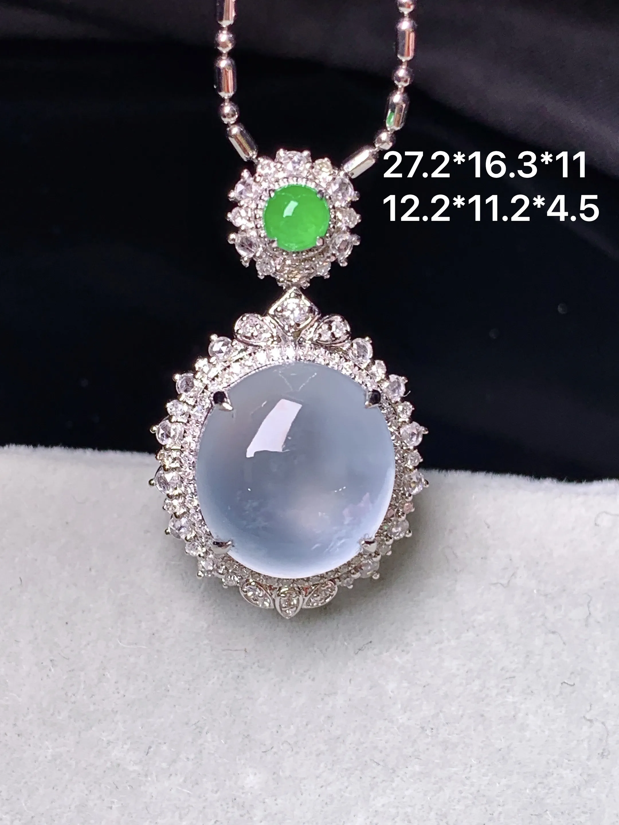 18k金钻镶嵌冰种蛋面吊坠 玉质细腻 色泽艳丽清新 整体尺寸27.2*16.3*11