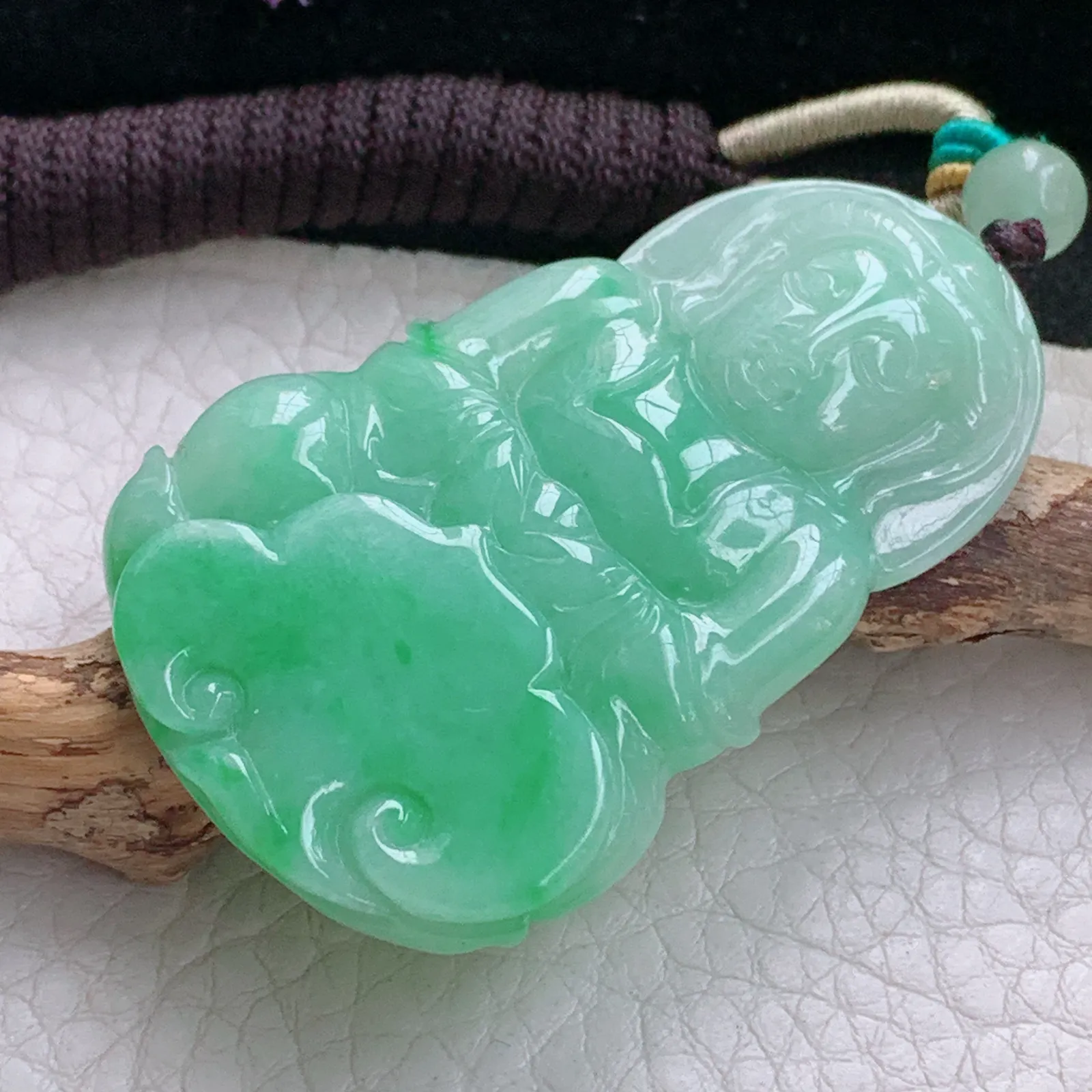 zen实拍50.8*32.6*6天然缅甸翡翠辣绿玉观音玉吊坠 玉挂件