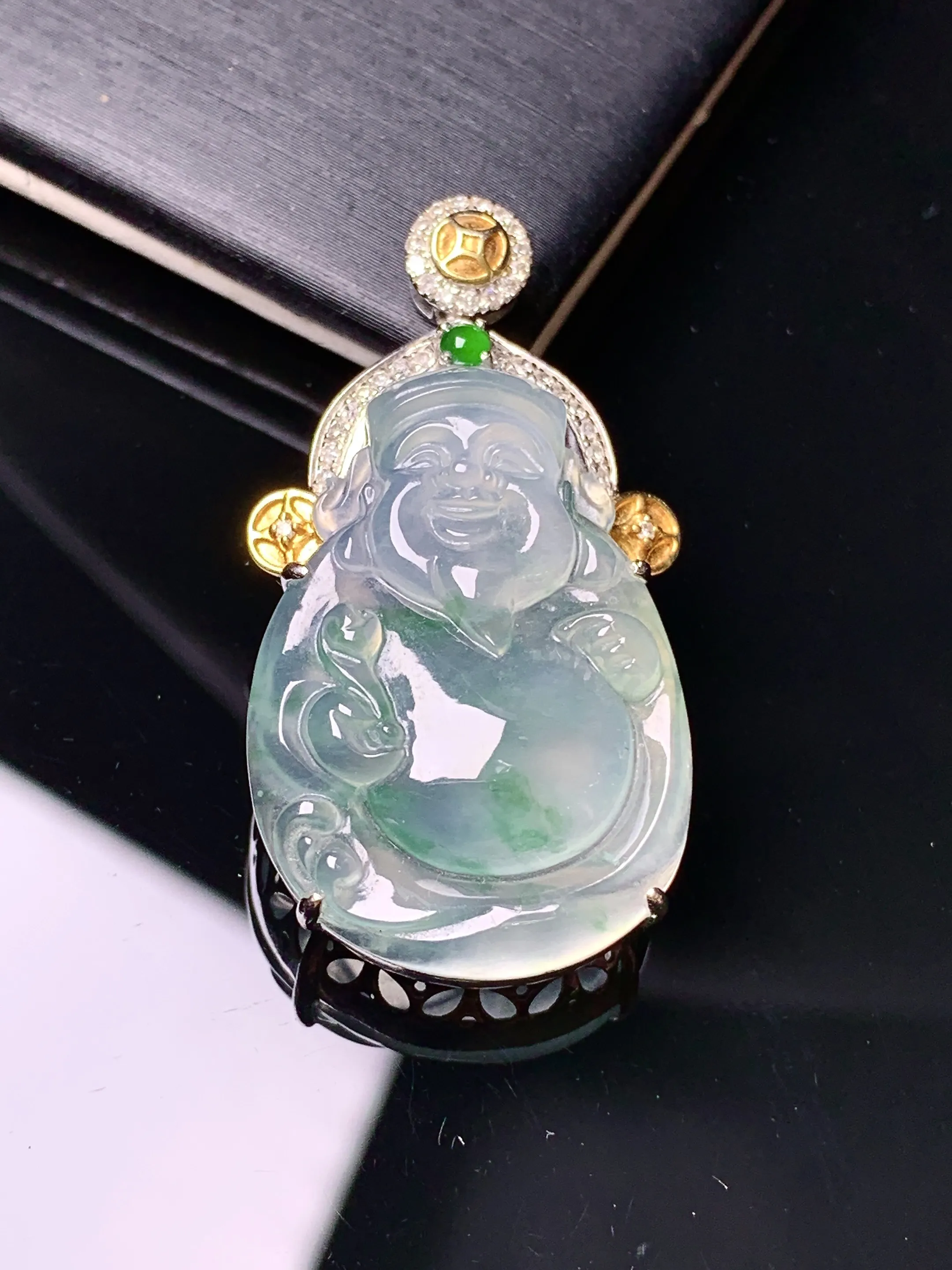 18k金镶嵌冰种财神吊坠 玉质细腻 色泽艳丽清新 整体尺寸36.3*18.7*7.6