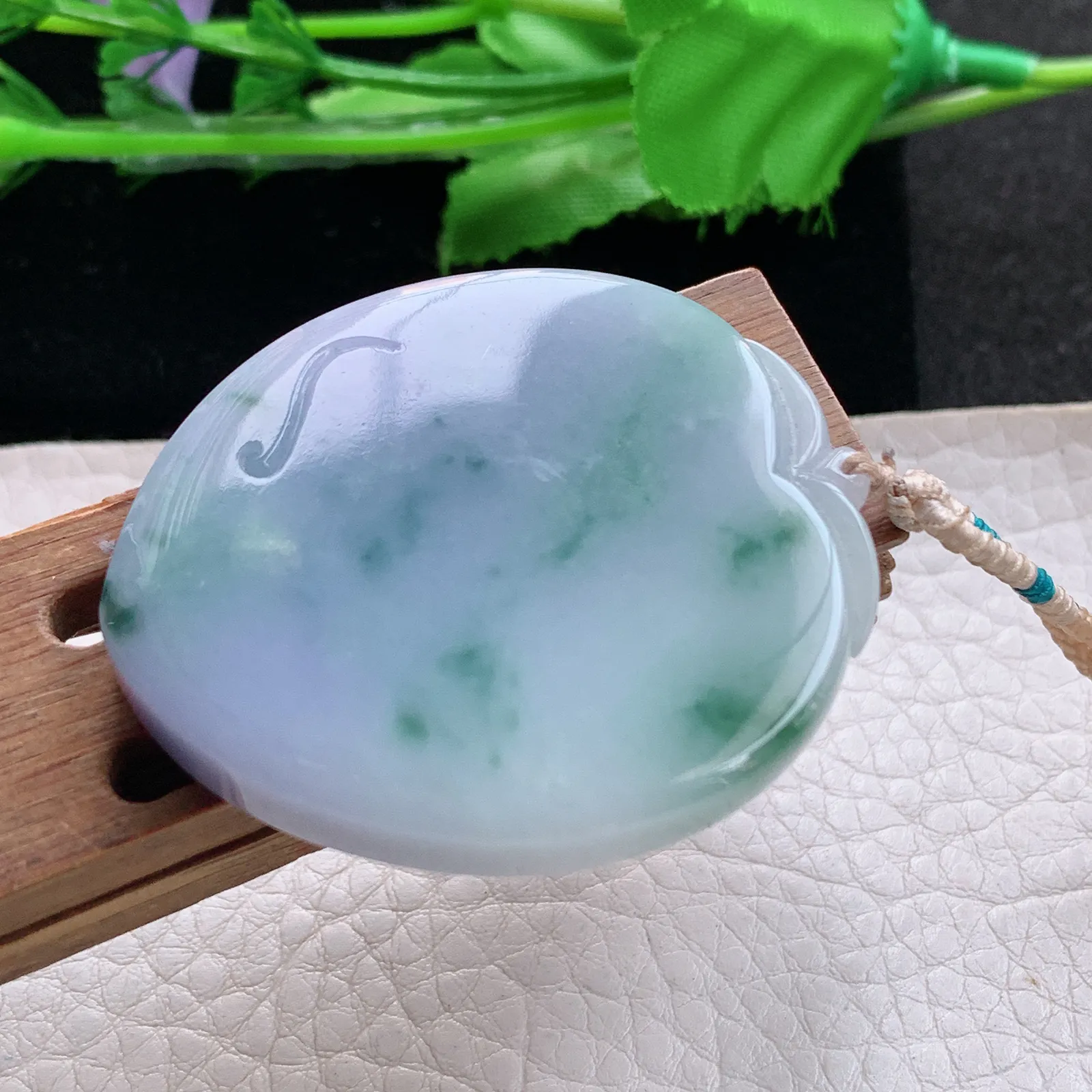 cys实拍45.2*36.6*8缅甸翡翠精雕春带彩心心相印 心形玉吊坠