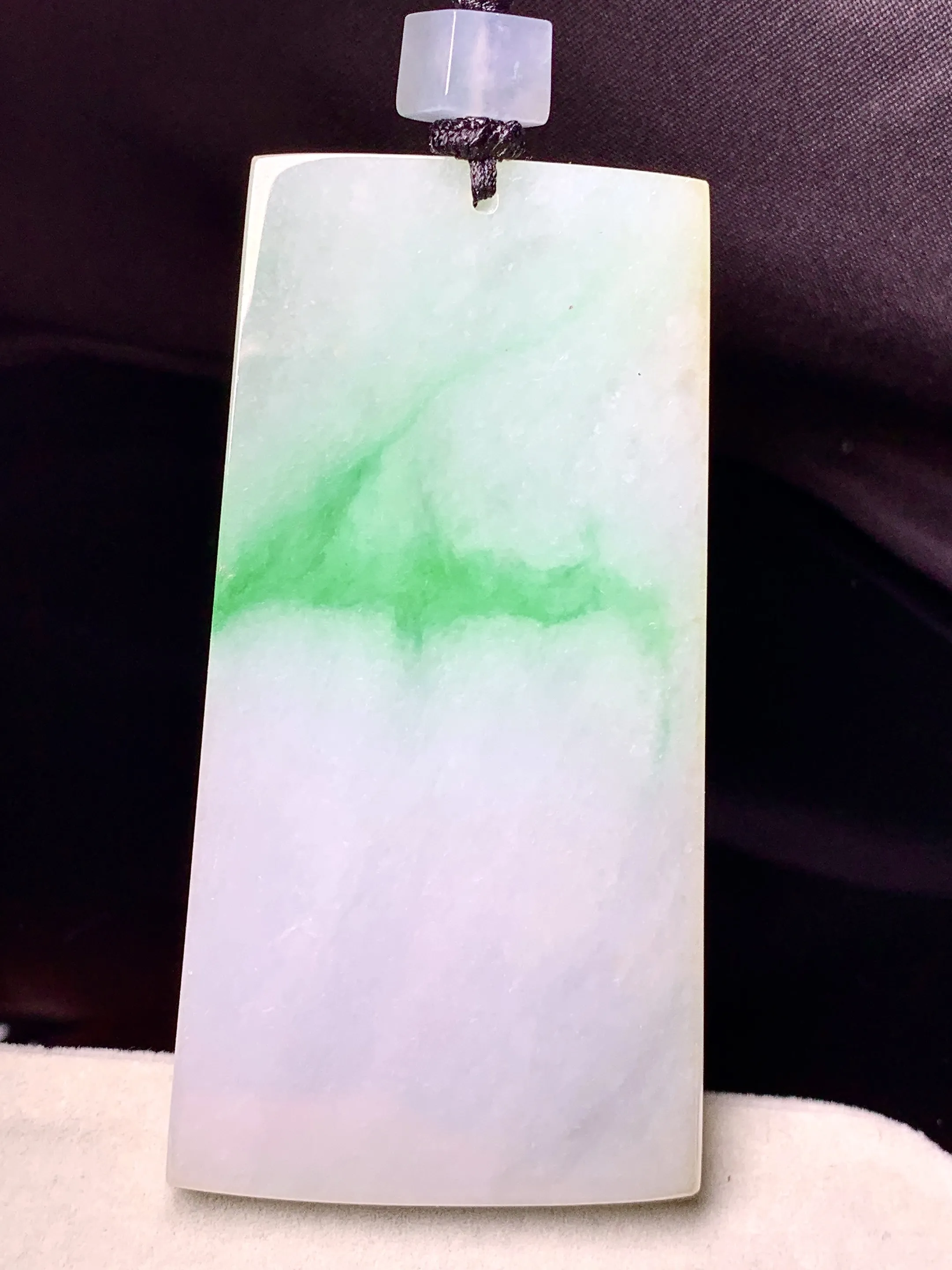 飘绿无事牌吊坠 玉质细腻 色泽艳丽清新 整体尺寸68.5*35.3*5.2