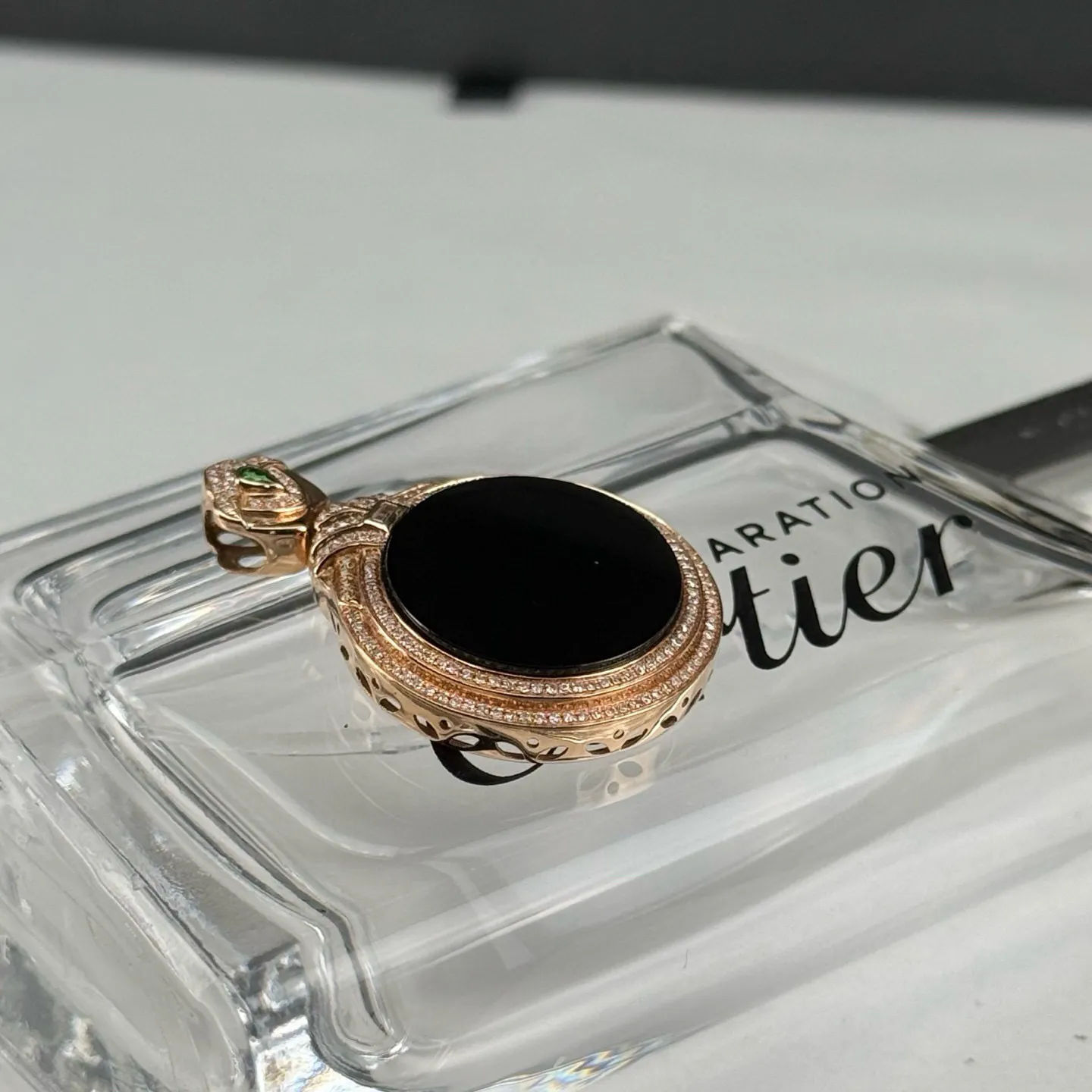 精品18k墨翠圆片吊坠 种好色正 黑度极好 打灯通透 油性十足 尺寸33.9