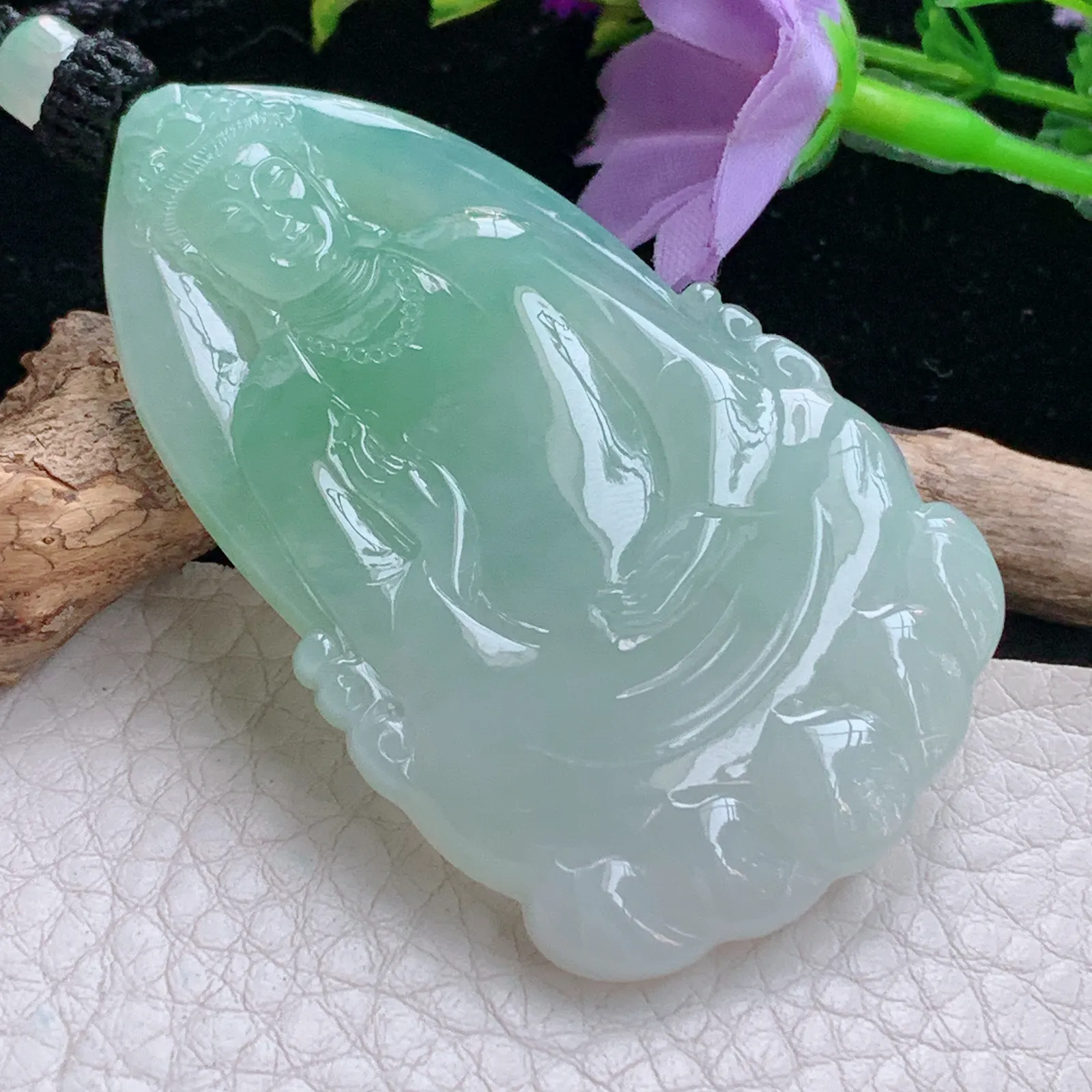 yl实拍60*36.7*5.6缅甸翡翠精雕胶感飘绿玉观音 赐福观音玉吊坠 玉挂件