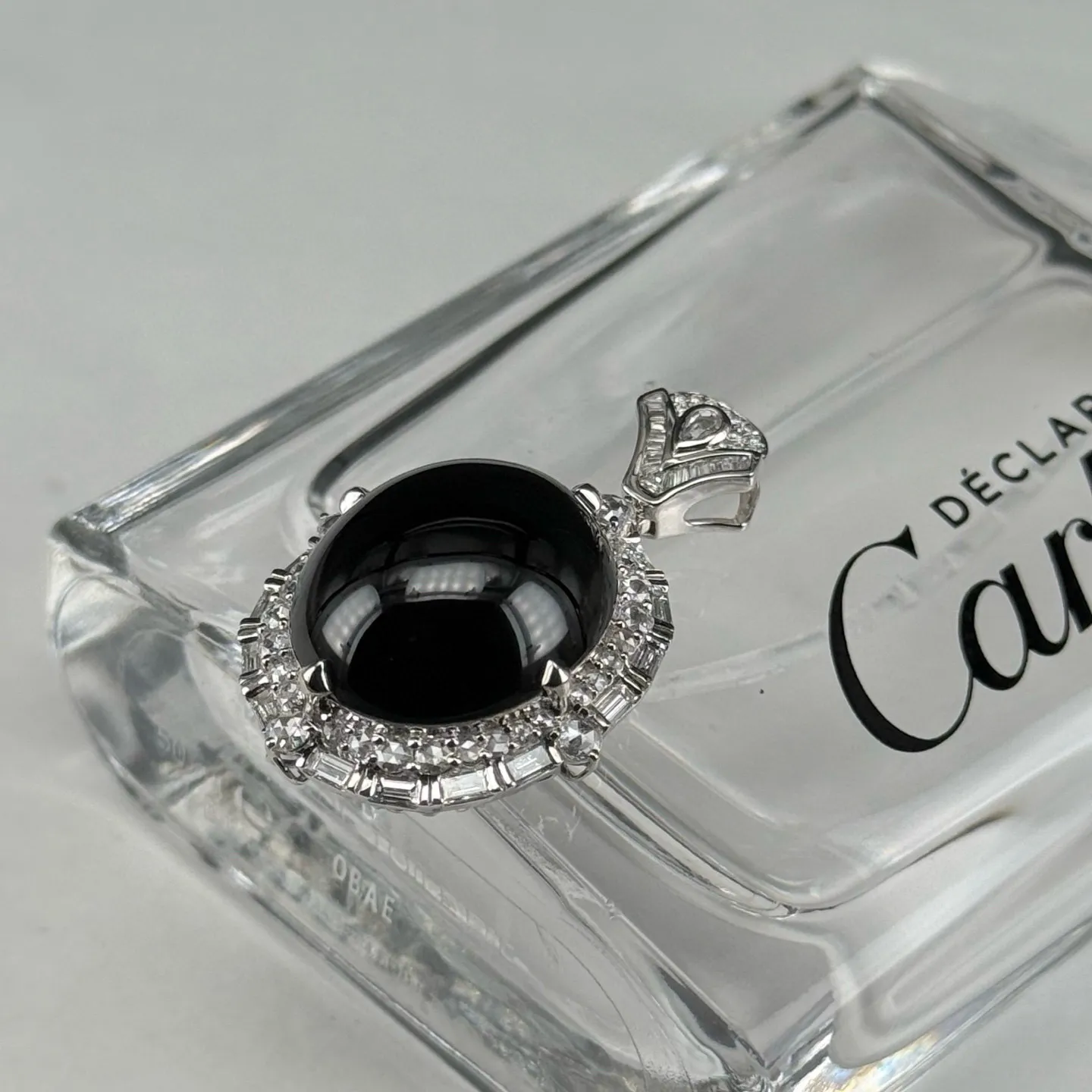 18k满钻豪镶墨翠蛋面吊坠 种好色正 黑度极好 打灯通透 油性十足 尺寸35.9