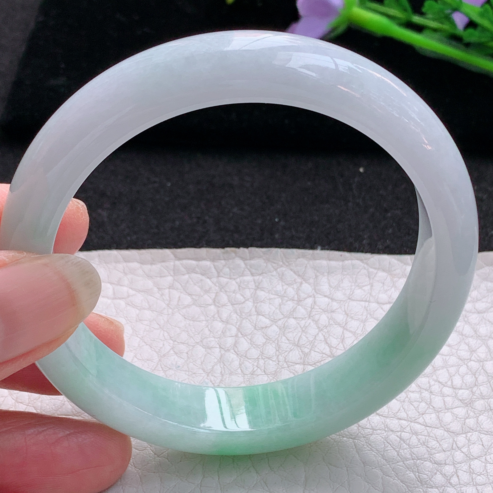 ee实拍56.5*13*7.8平安镯 天然缅甸翡翠飘绿玉手镯双彩宽边玉手环