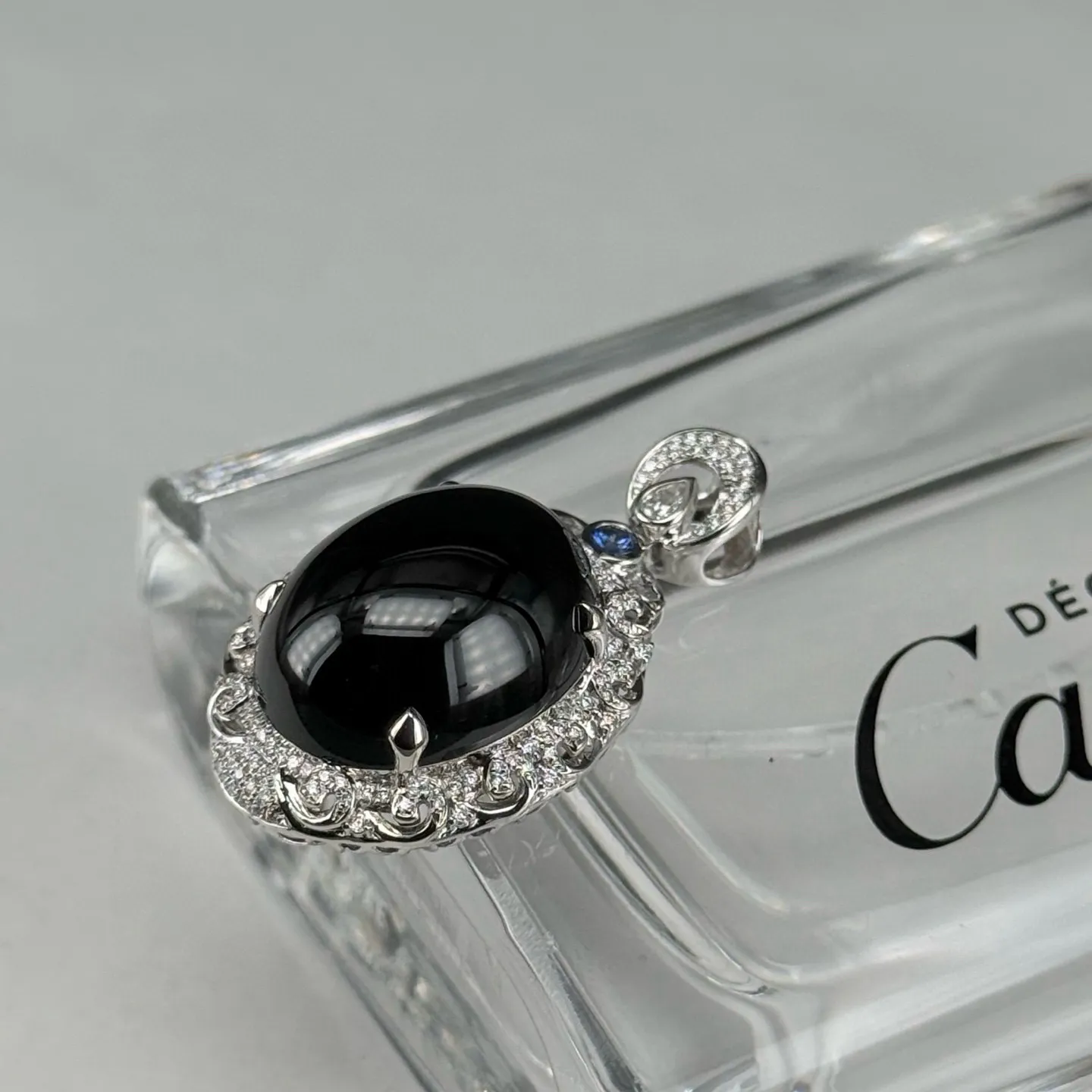 18k满钻豪镶墨翠蛋面吊坠 种好色正 黑度极好 打灯通透 油性十足 尺寸36.6