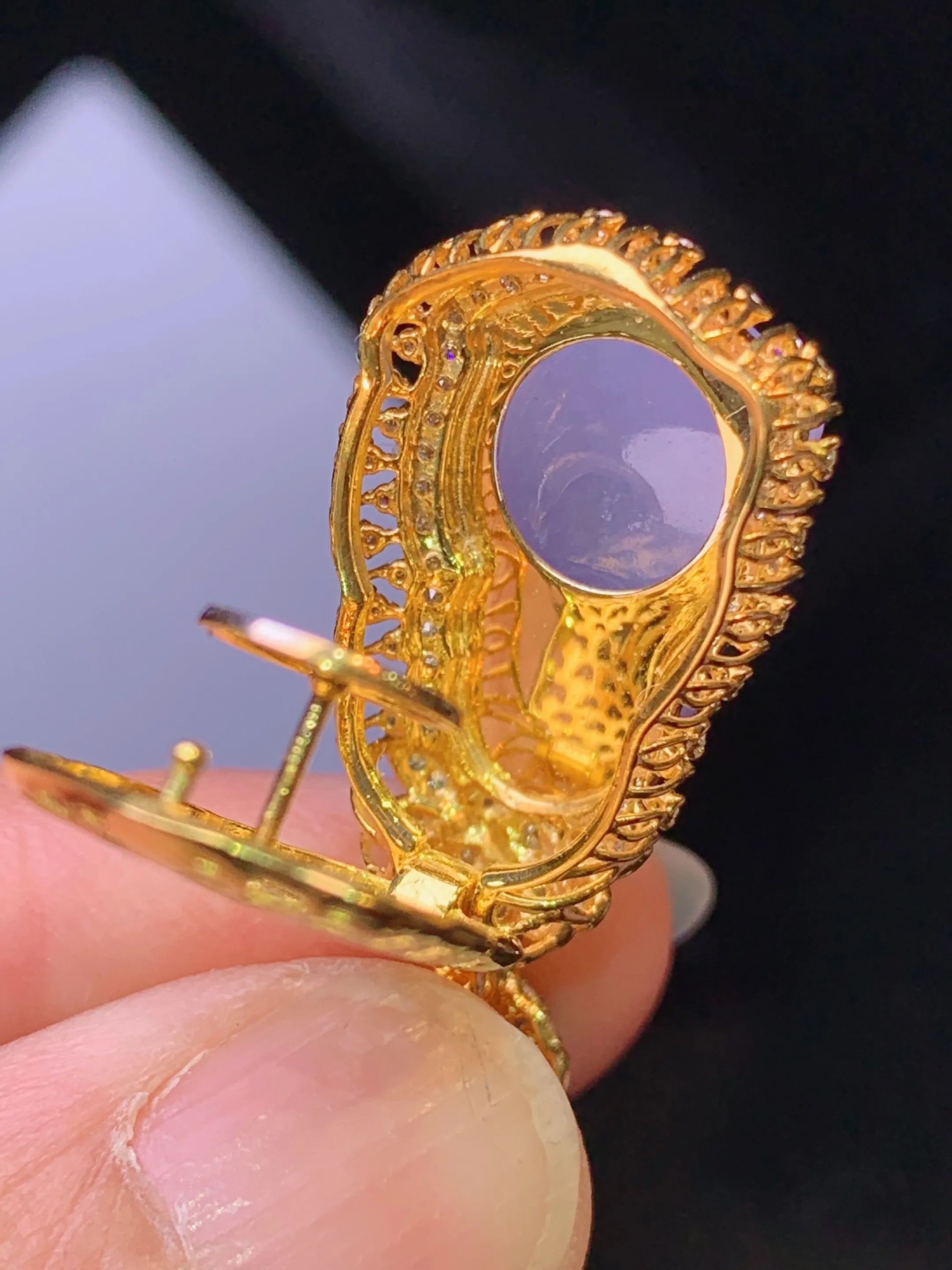 18k金钻镶嵌紫罗兰小女孩吊坠 玉质细腻 色泽艳丽清新 整体尺寸32.6*15*11.8