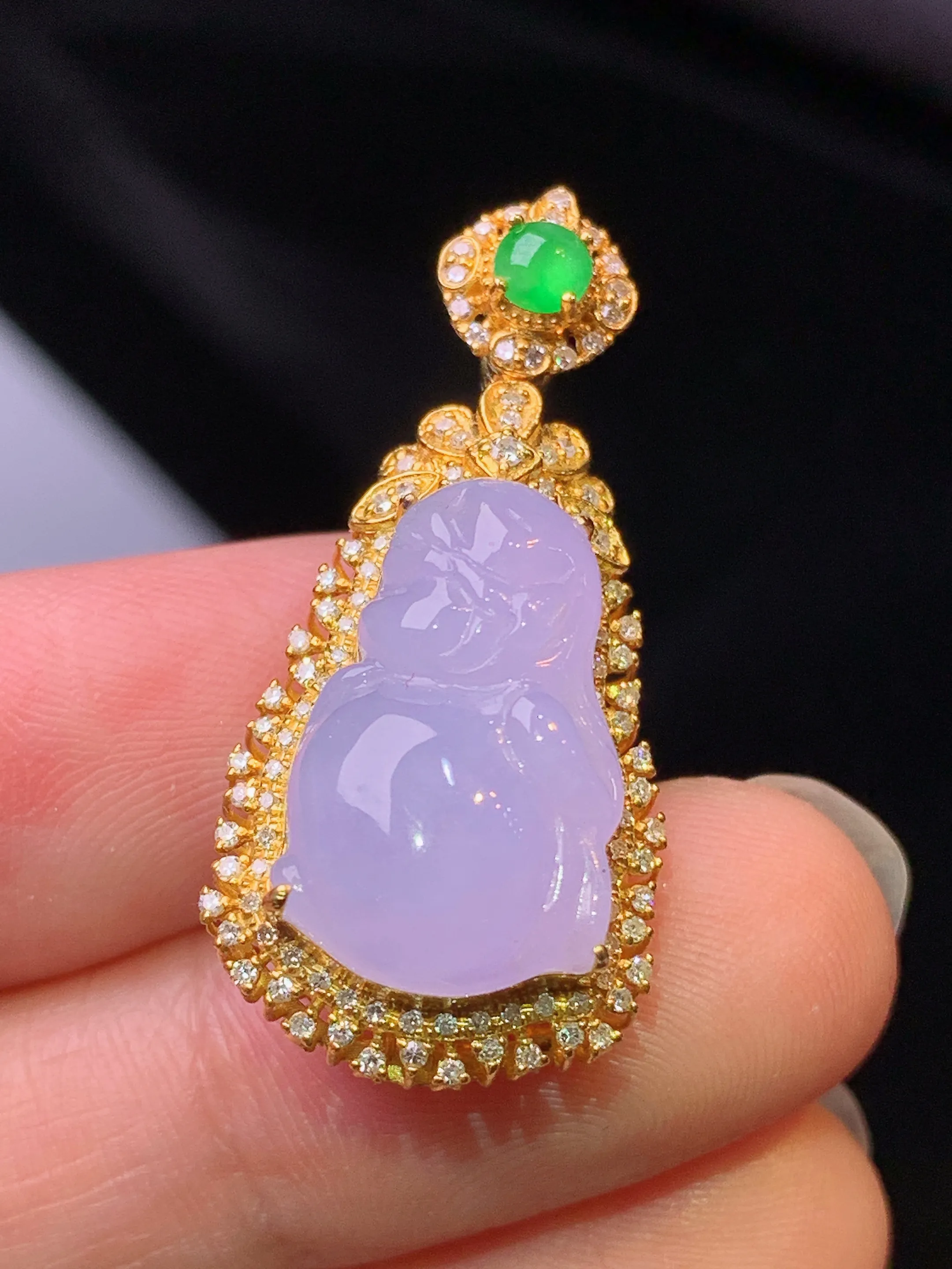 18k金钻镶嵌紫罗兰小女孩吊坠 玉质细腻 色泽艳丽清新 整体尺寸32.6*15*11.8