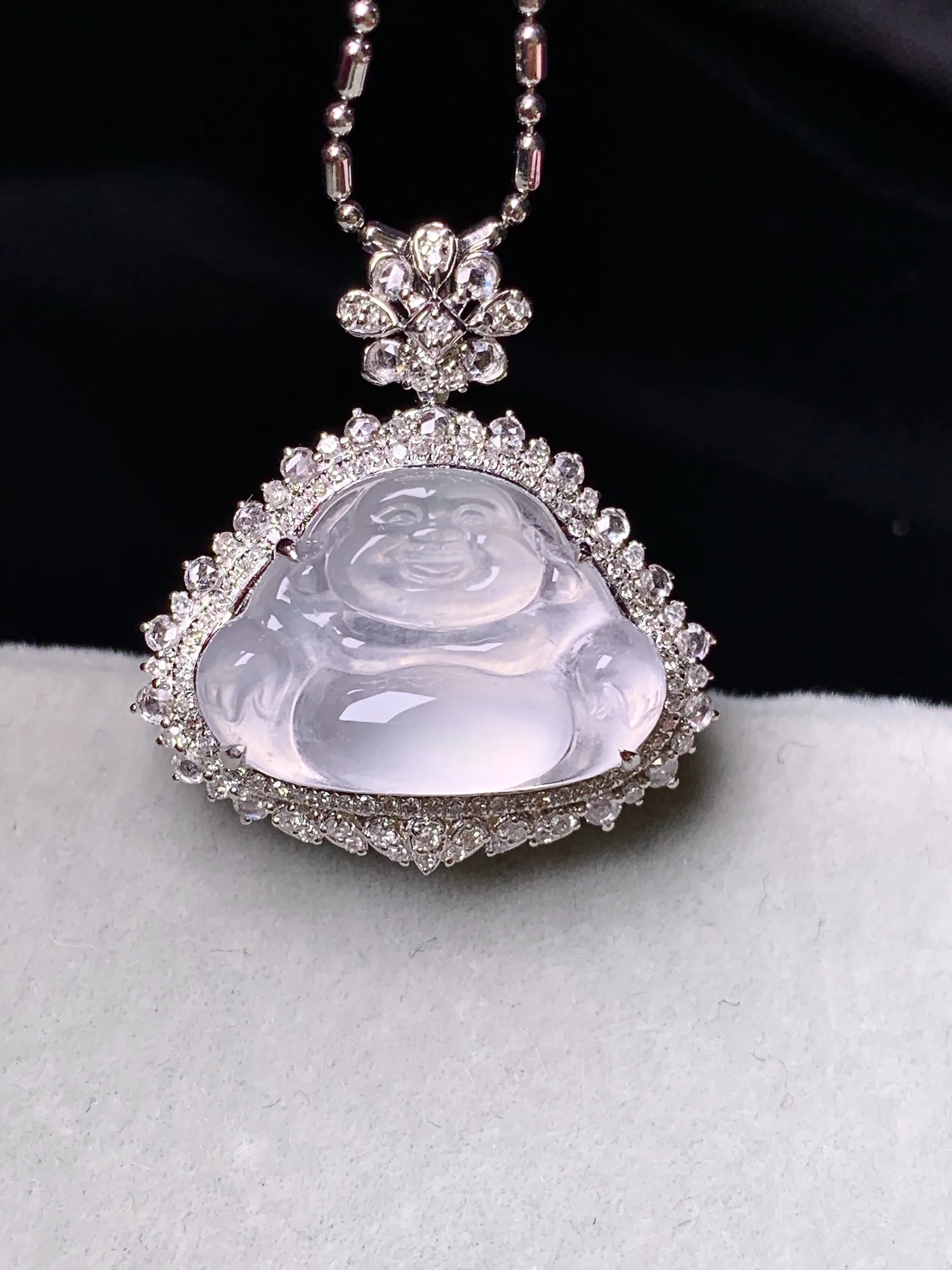 18k金钻镶嵌冰种佛公吊坠 玉质细腻 色泽艳丽清新 整体尺寸25*22.8*11.6