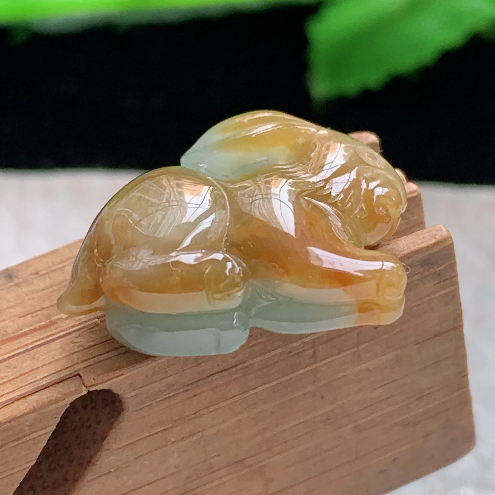 axm实拍17.6*21.6*8缅甸翡翠精雕双彩立体兔子 生肖兔玉吊坠