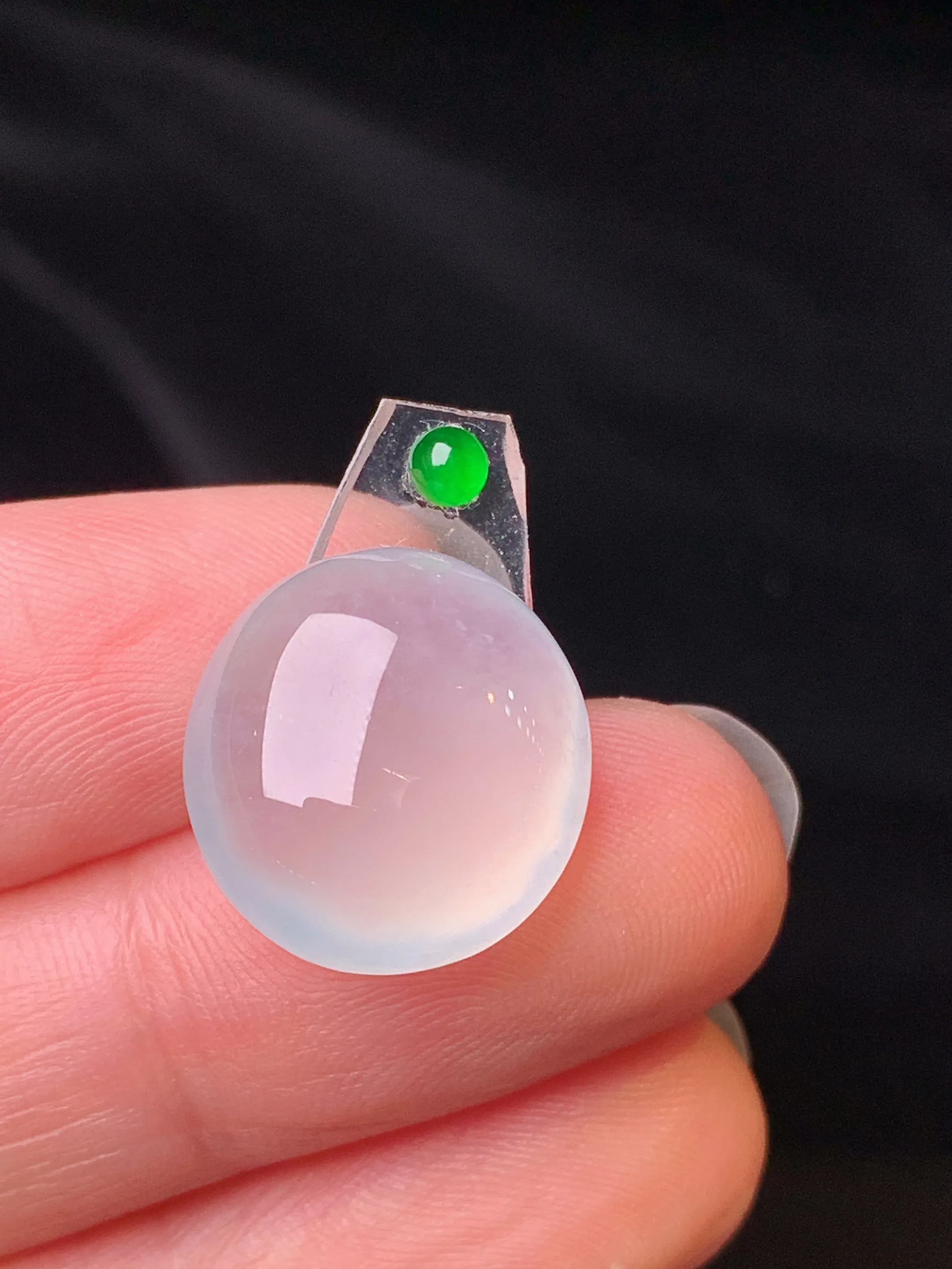 镶嵌款 冰种蛋面吊坠 玉质细腻 色泽艳丽清新 整体尺寸15.8*14.6*6.3