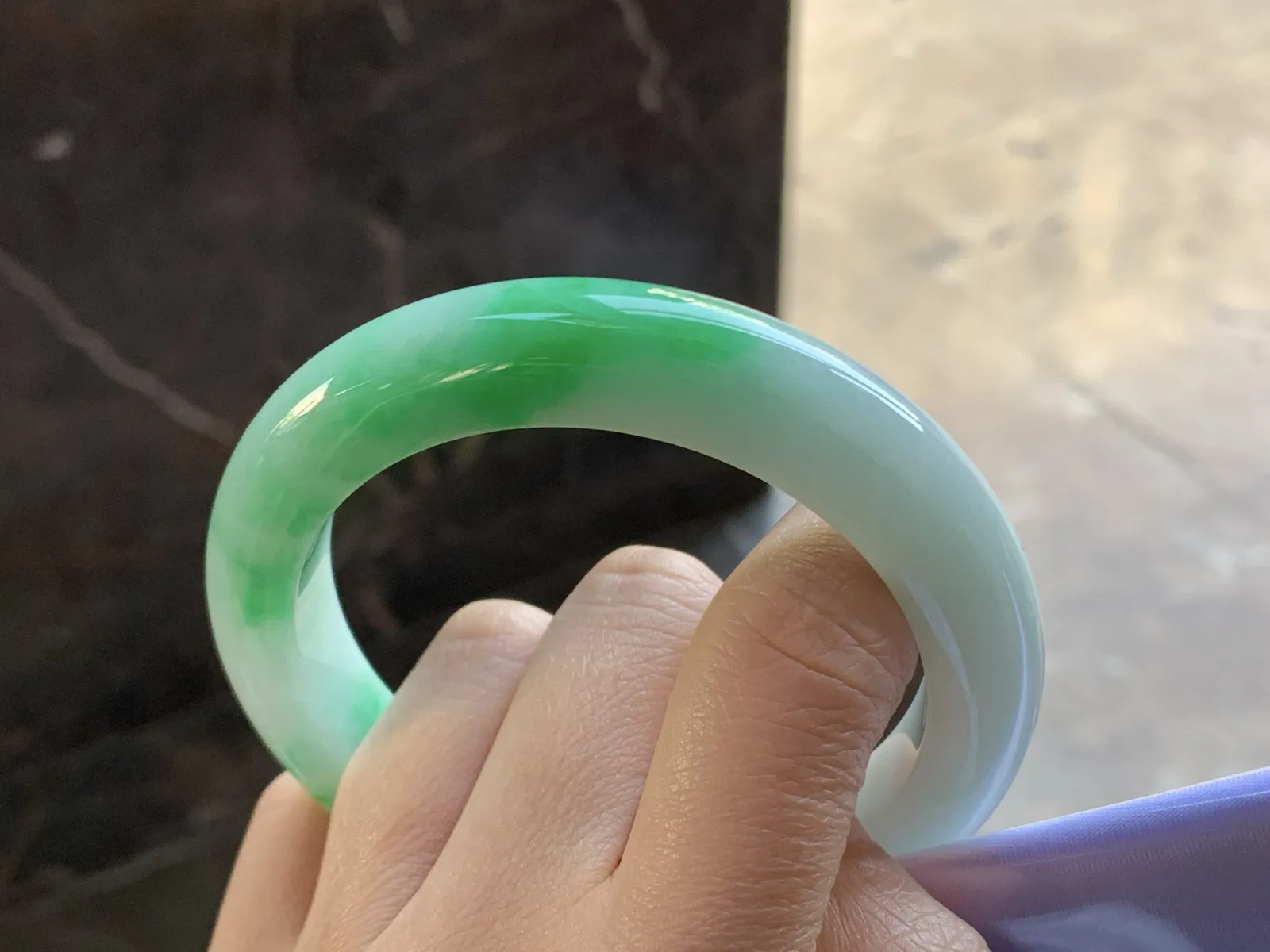 57-12.3-10

绿色手镯^_^底妆细腻