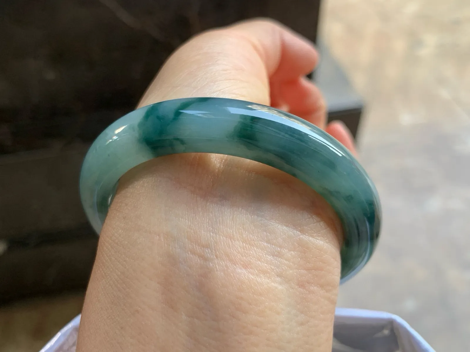 54.5-11-8mm
糯冰飘花手镯 底子细腻 颜色浓郁 性价比推荐